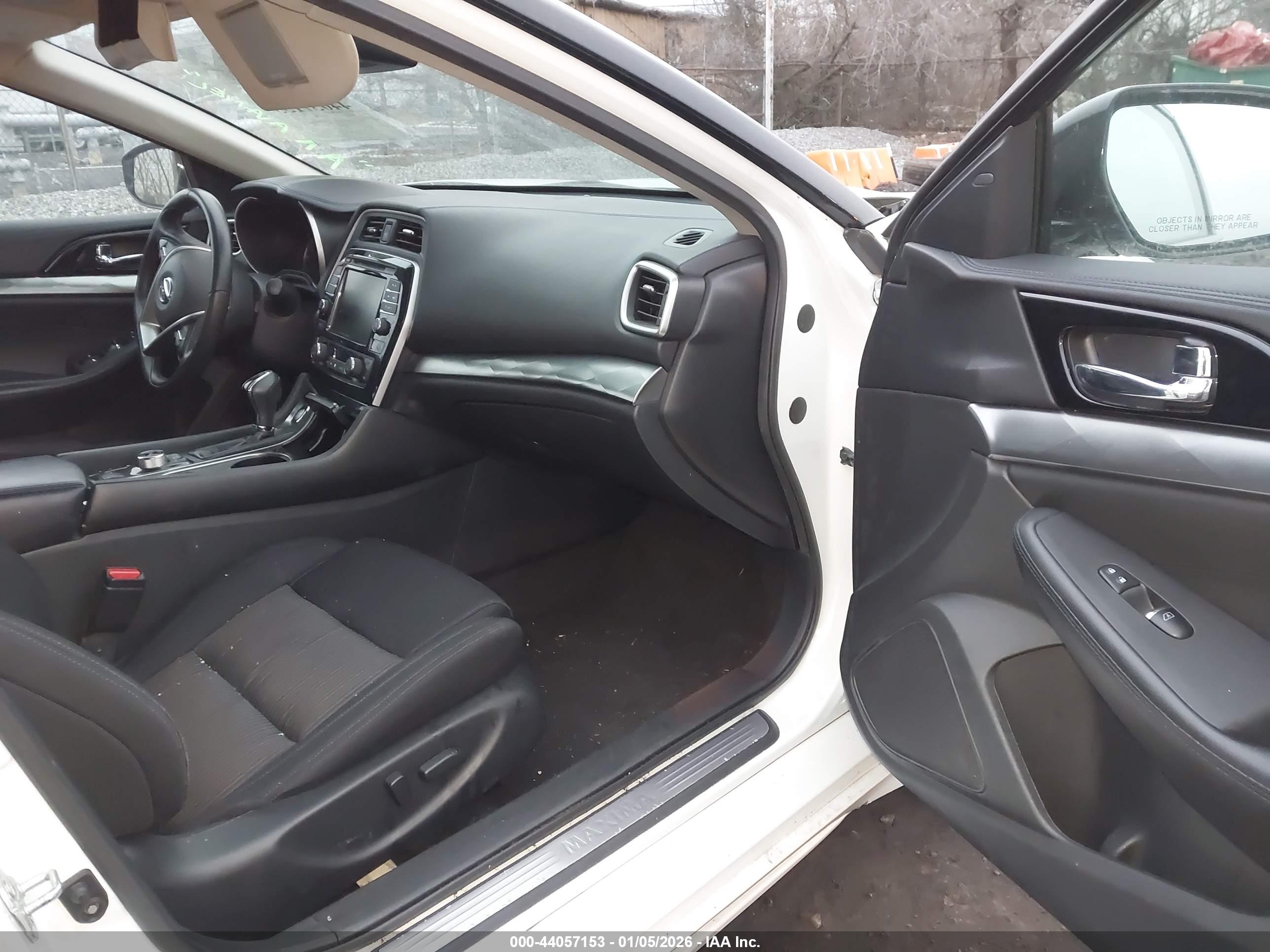 NISSAN MAXIMA image 5
