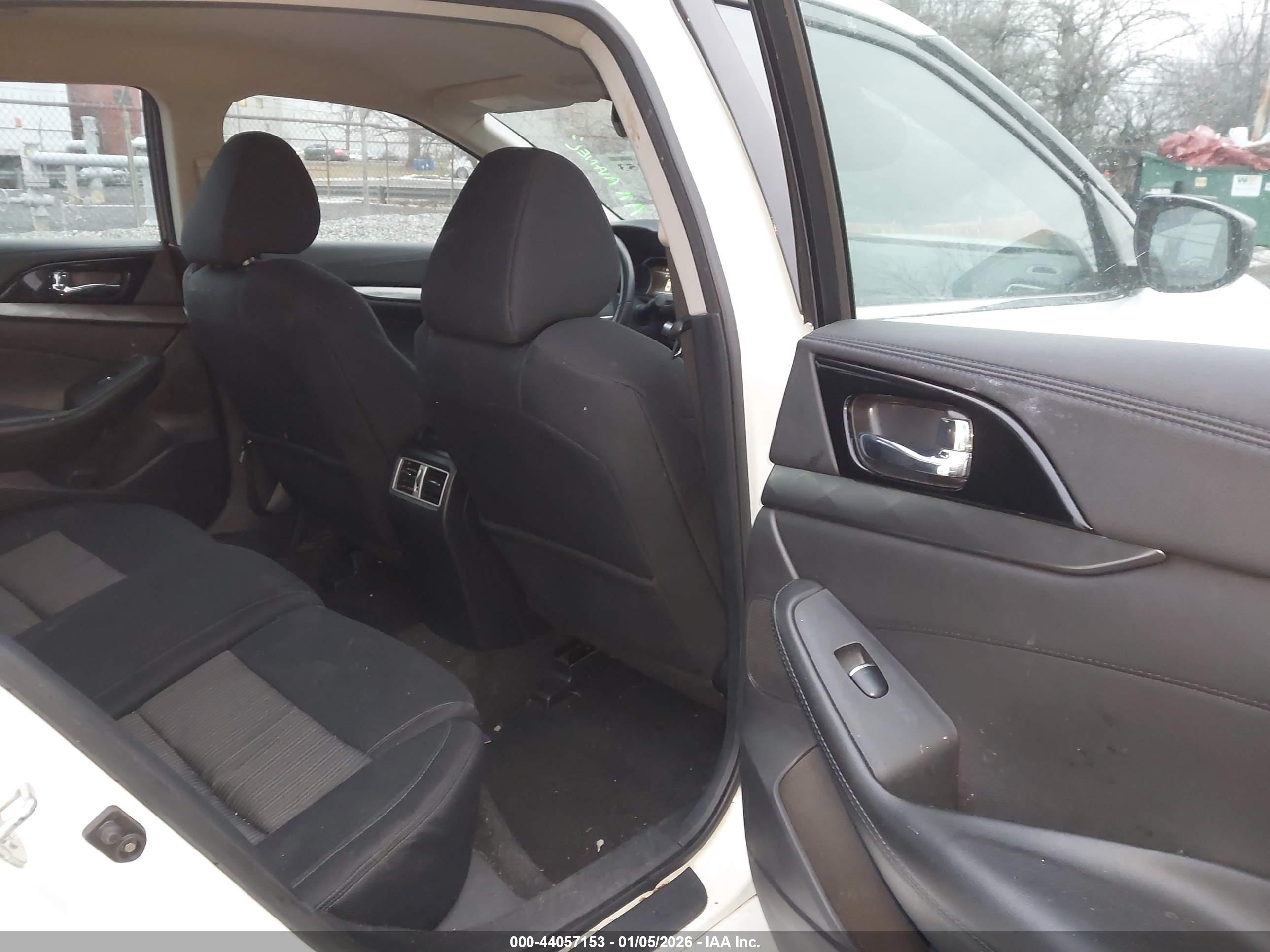 NISSAN MAXIMA image 8