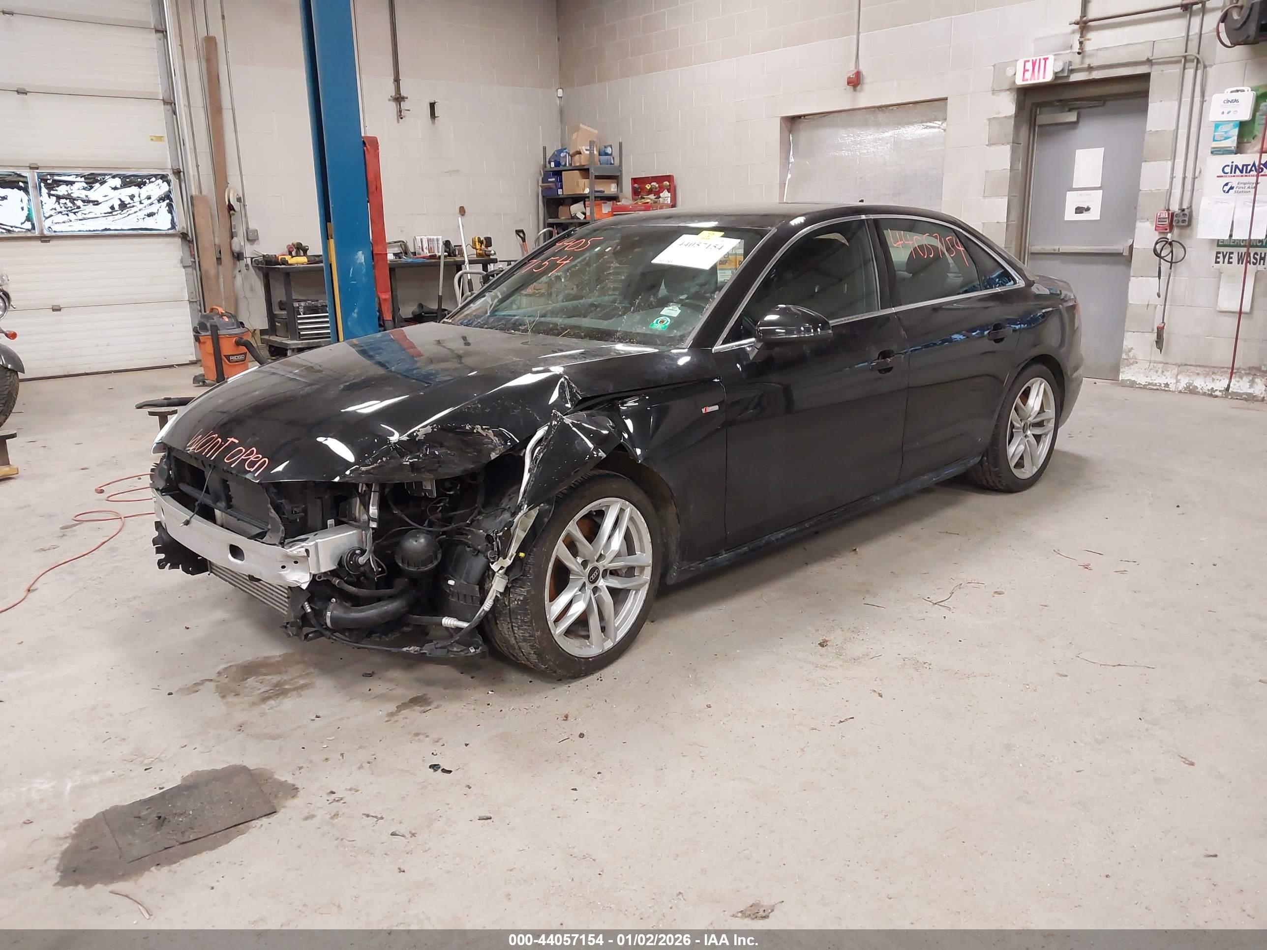 AUDI A4 image 2