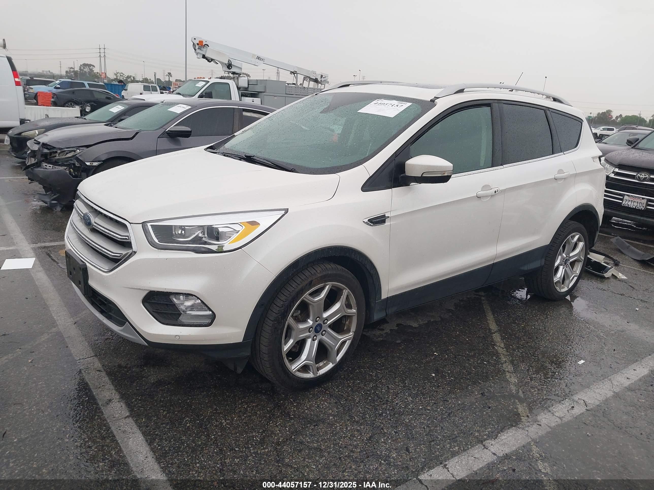 FORD ESCAPE image 2