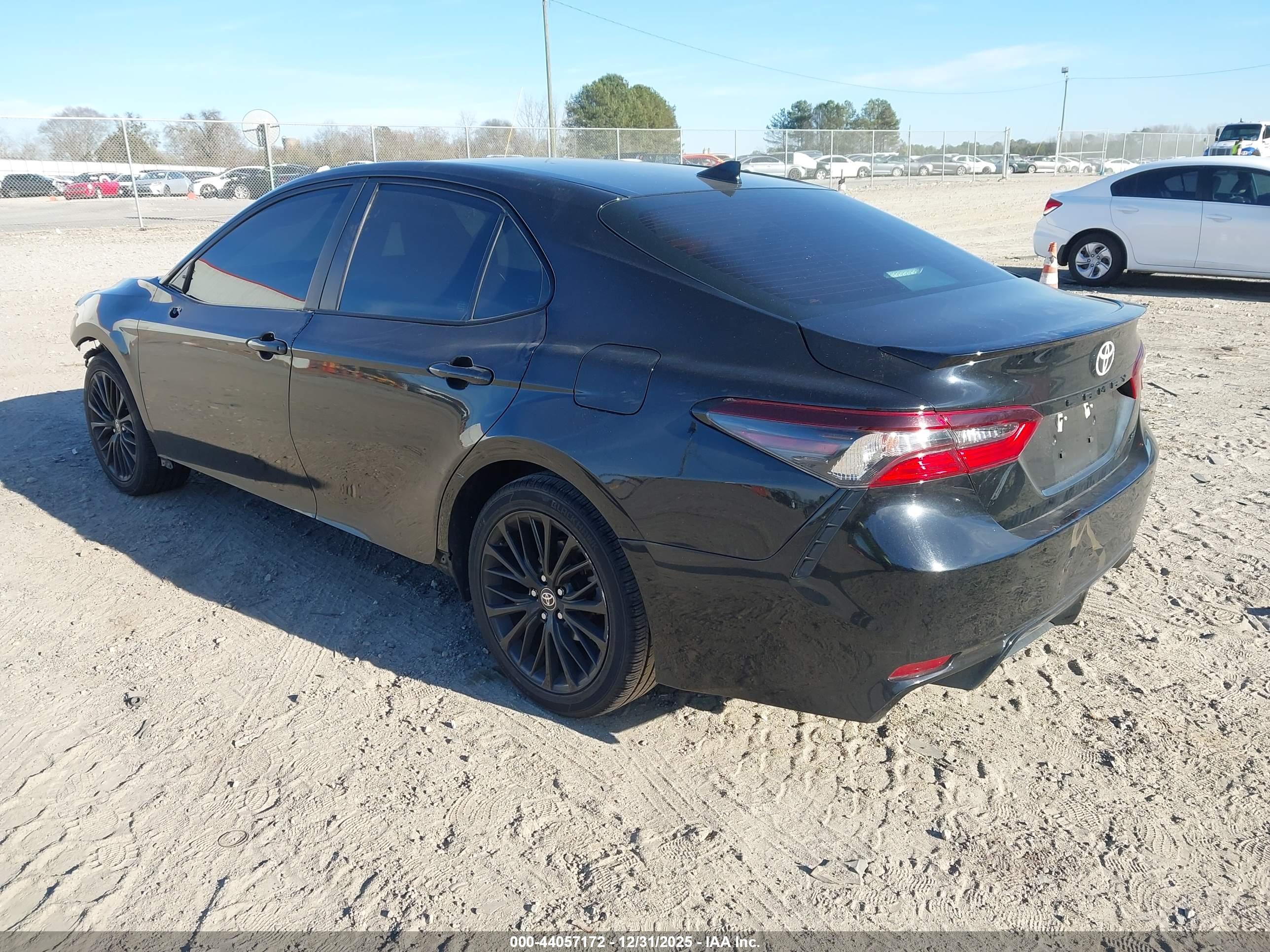 TOYOTA CAMRY image 3