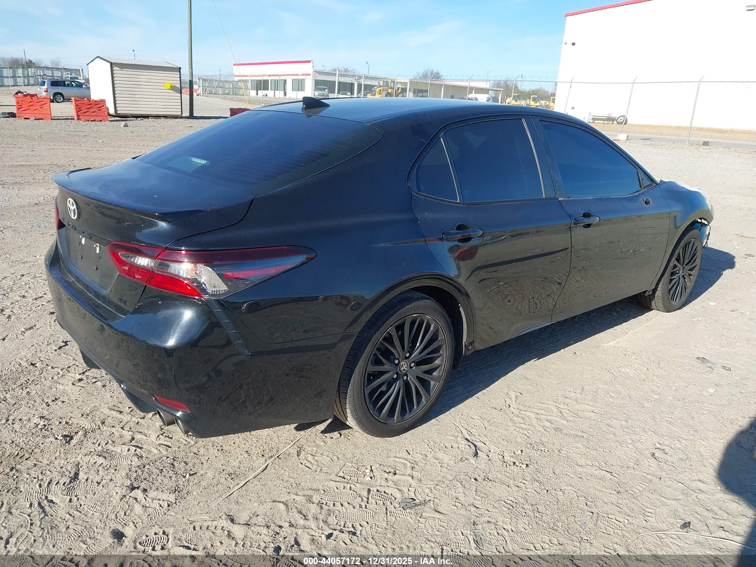 TOYOTA CAMRY image 4