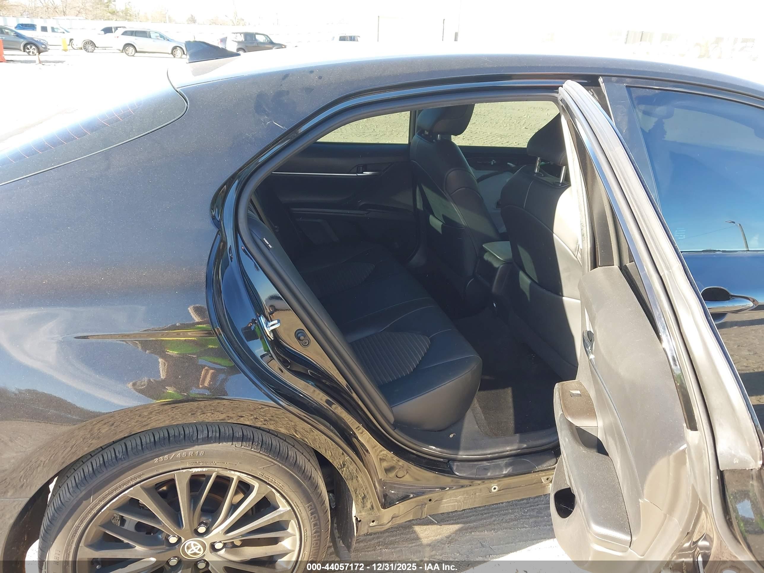 TOYOTA CAMRY image 8