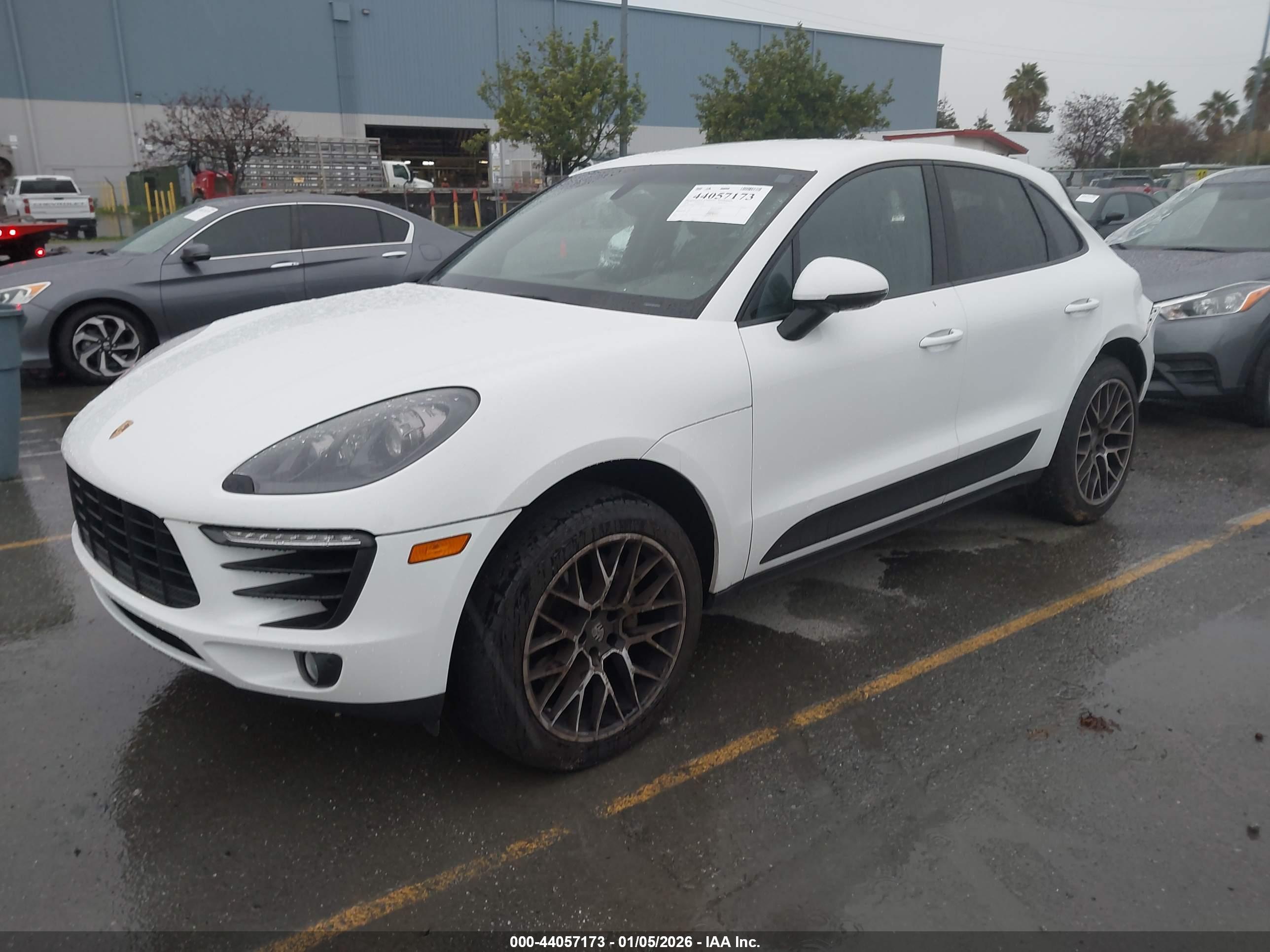PORSCHE MACAN image 2