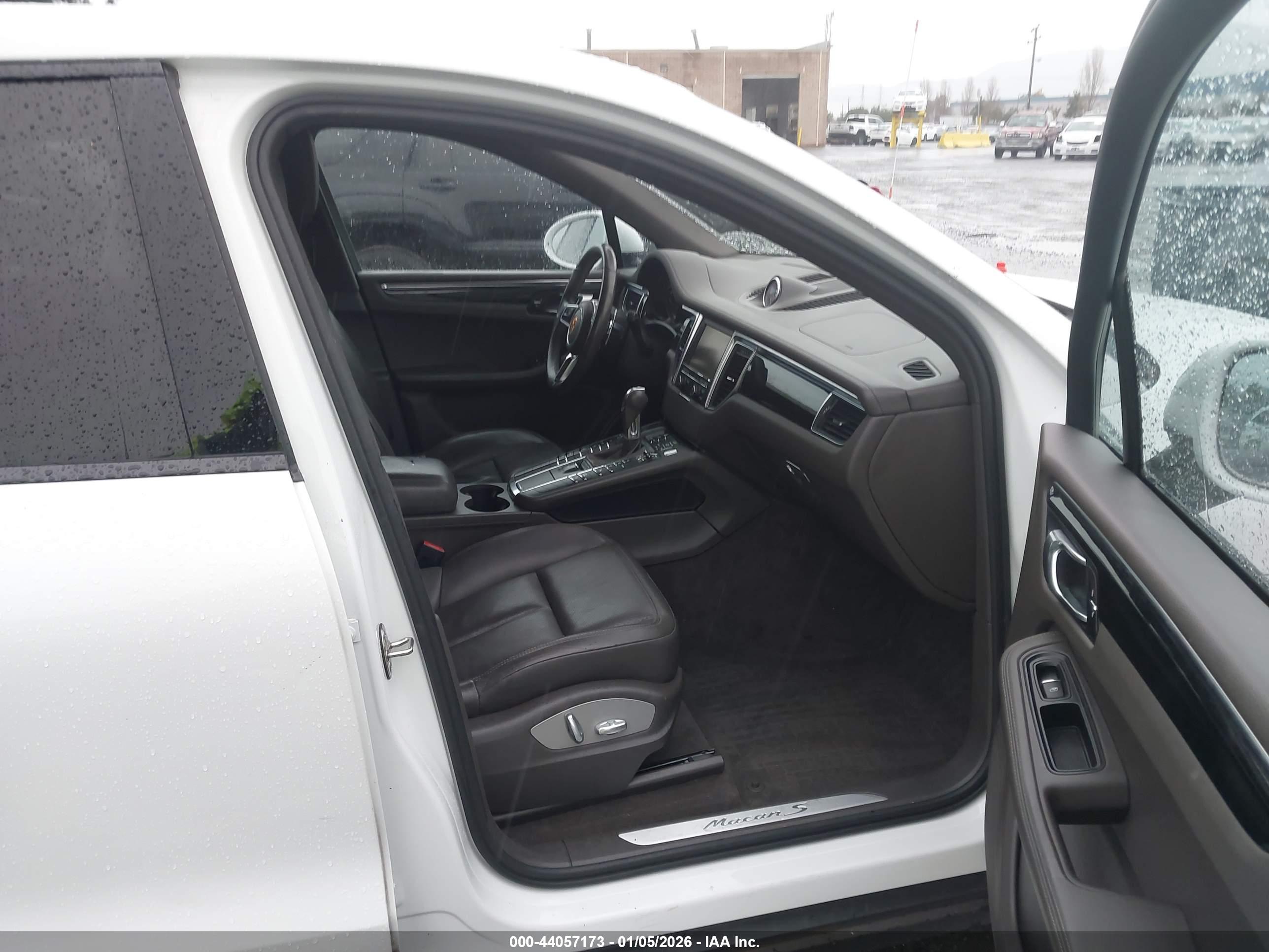 PORSCHE MACAN image 5