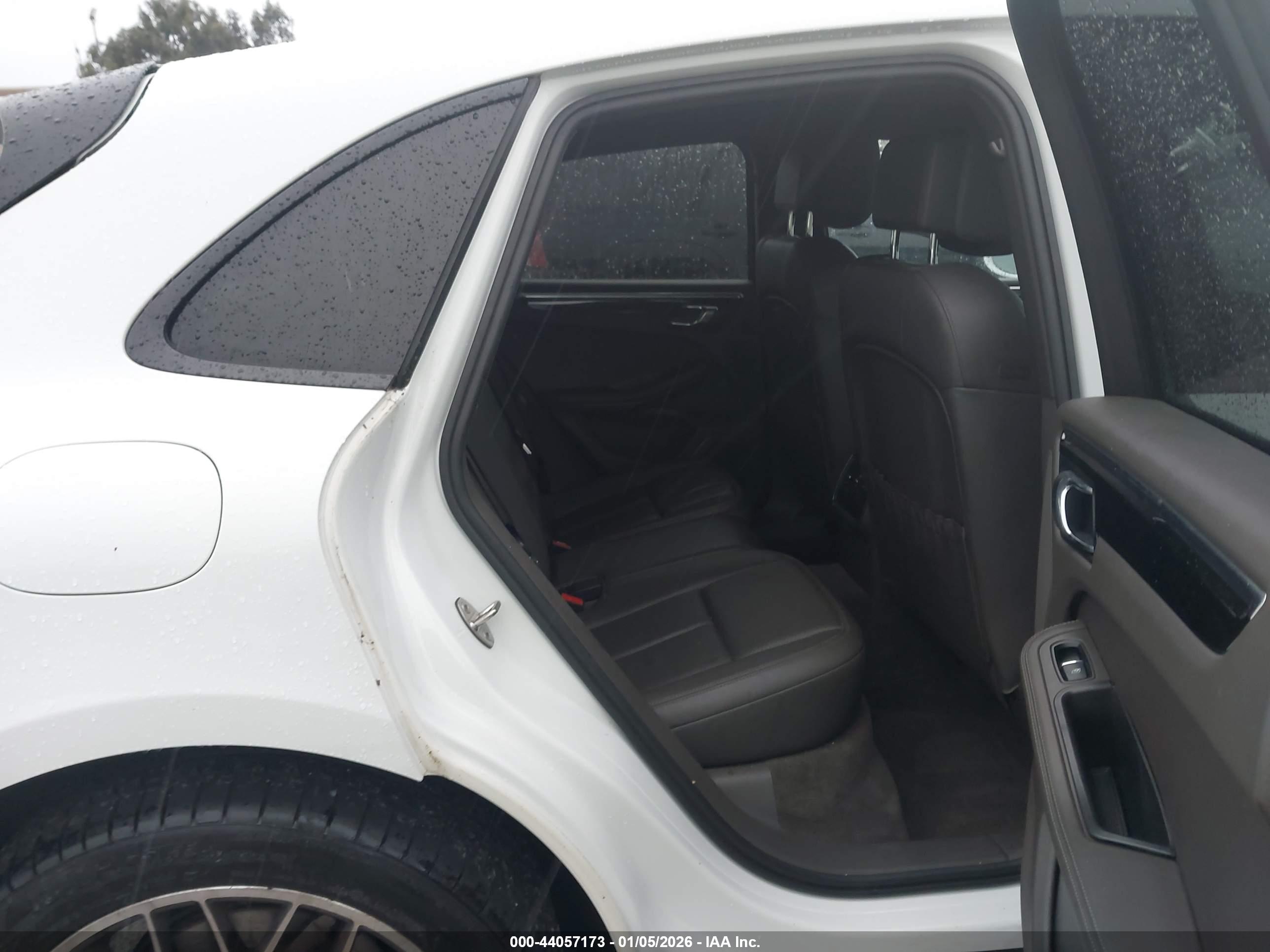 PORSCHE MACAN image 8