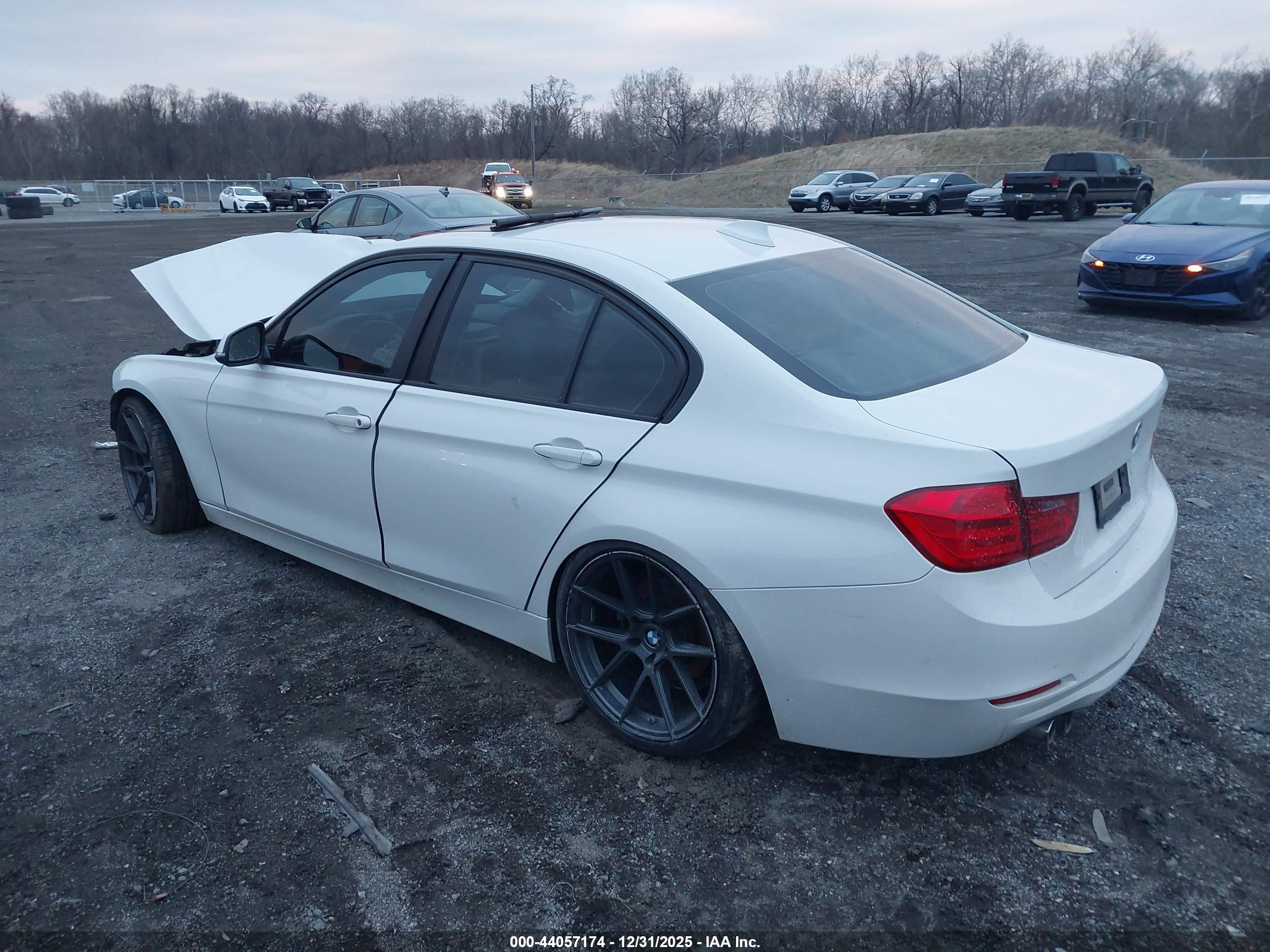 BMW 328I image 3
