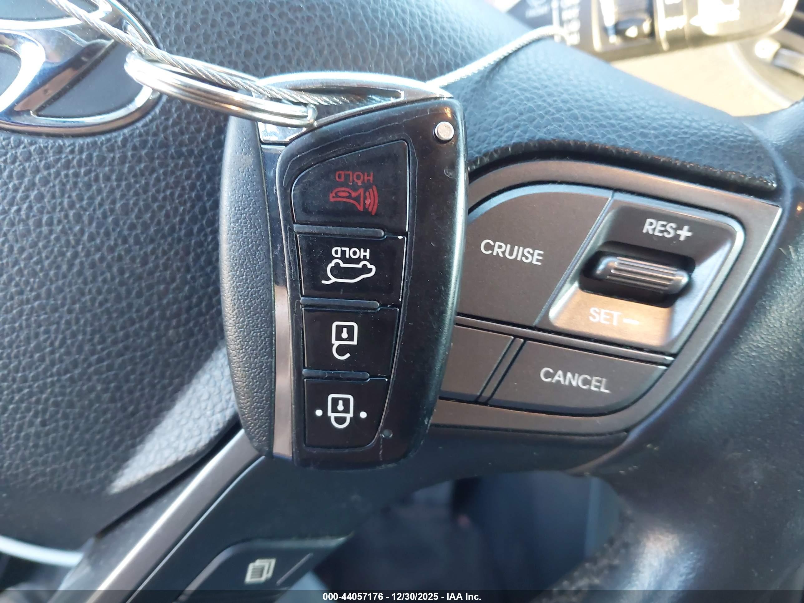 HYUNDAI SANTA image 11