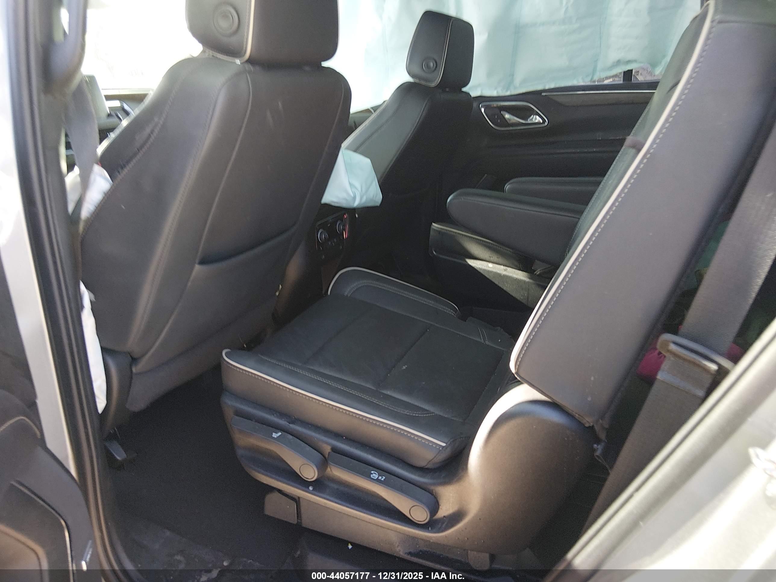 CHEVROLET TAHOE image 8