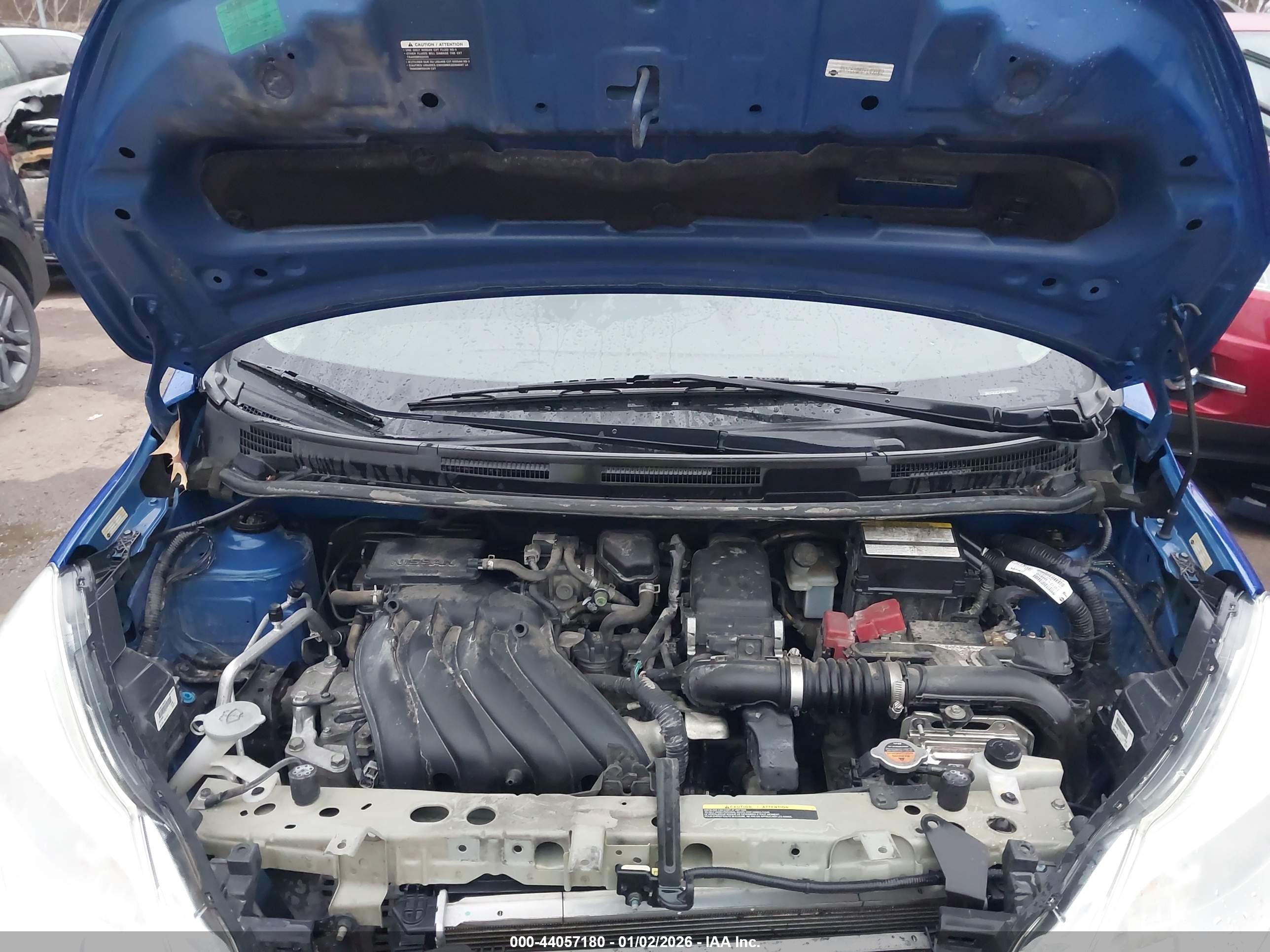 NISSAN VERSA image 10