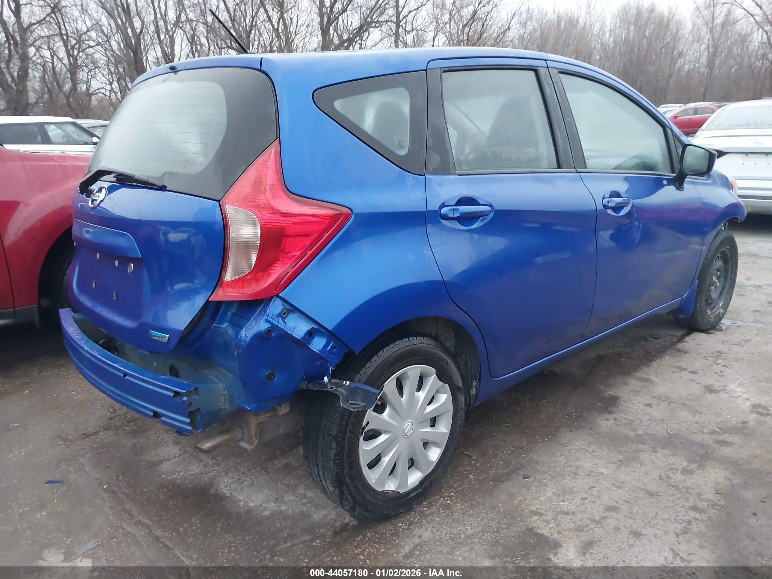 NISSAN VERSA image 4
