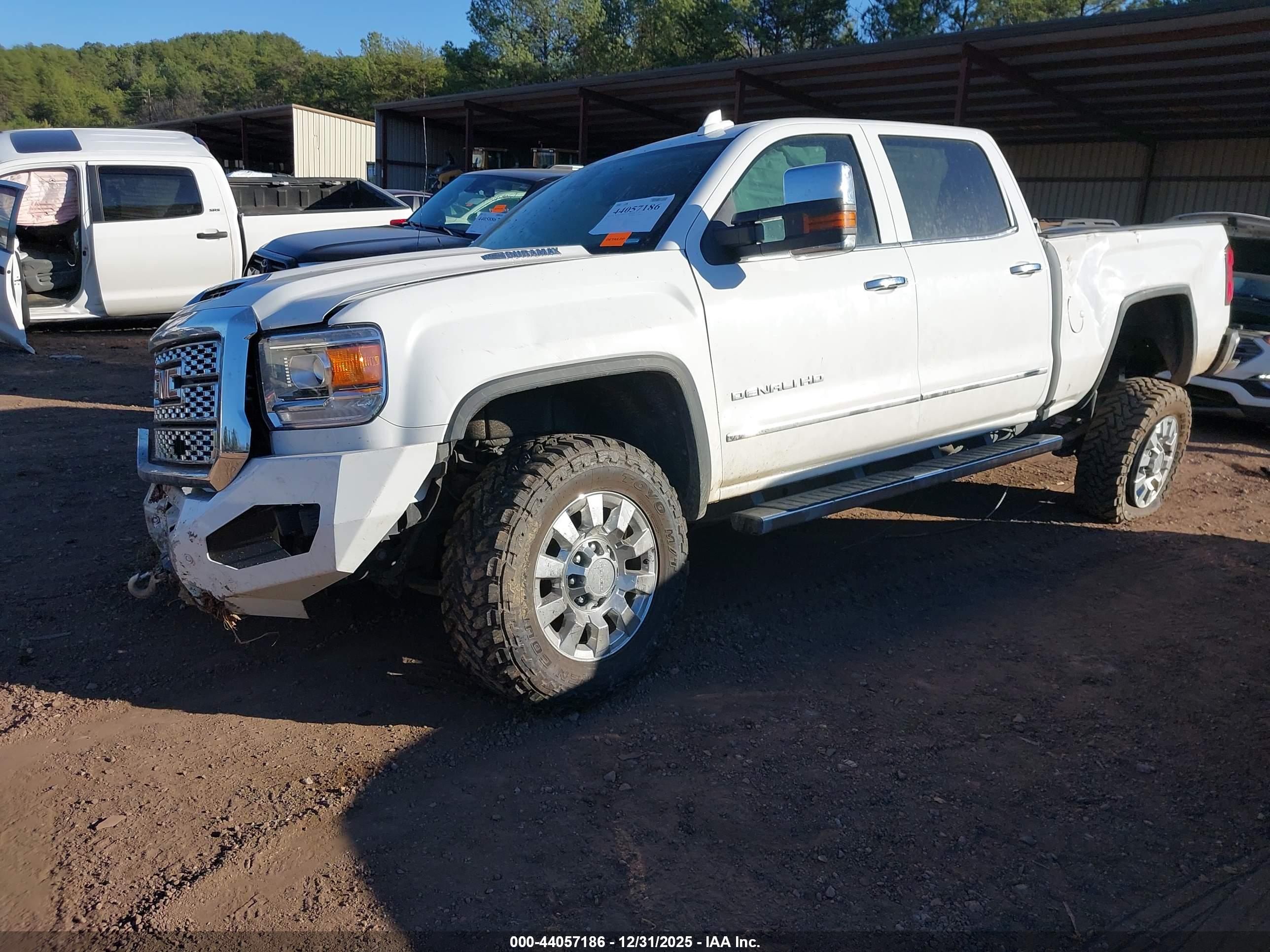 GMC SIERRA image 2