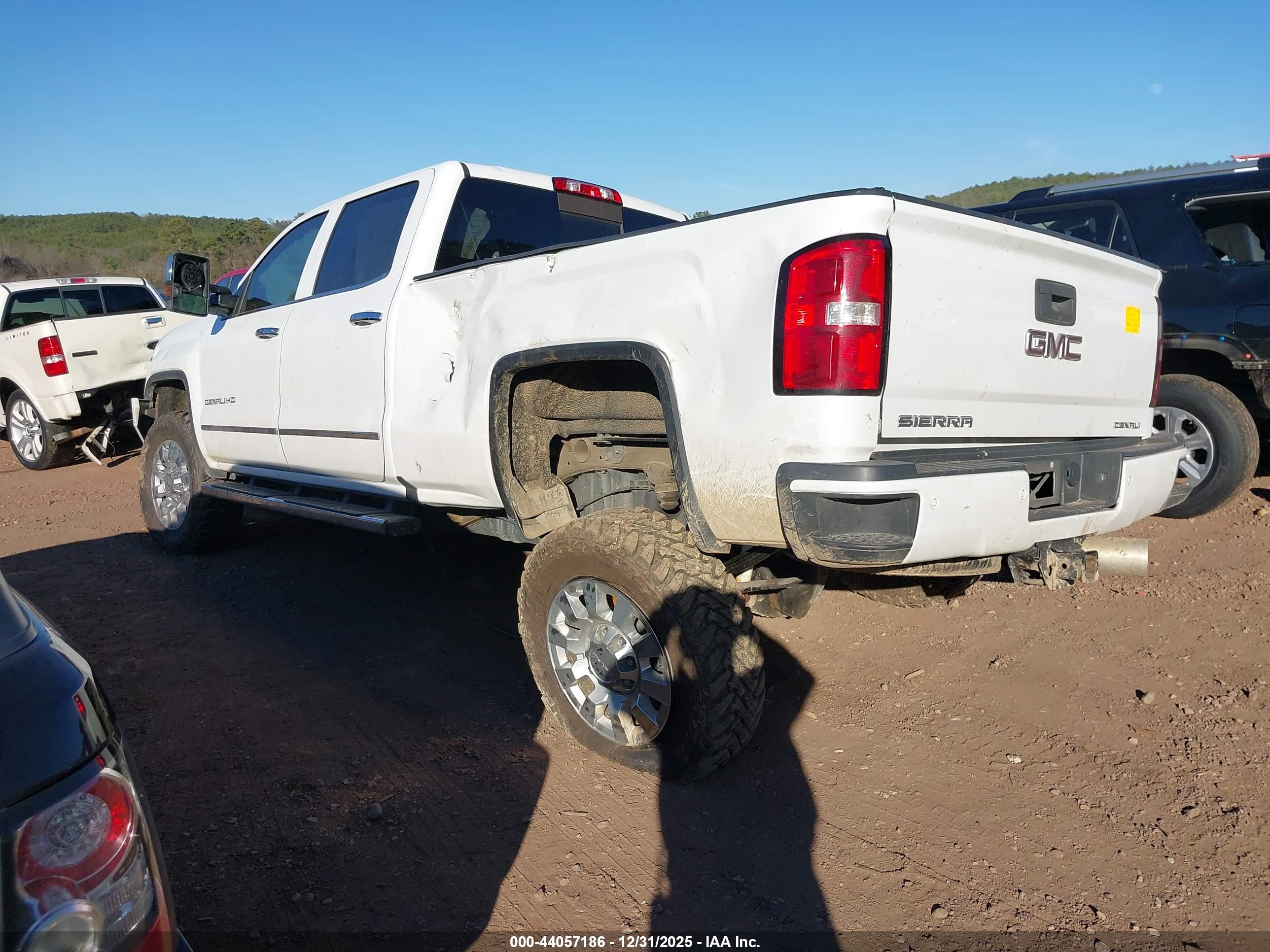 GMC SIERRA image 3