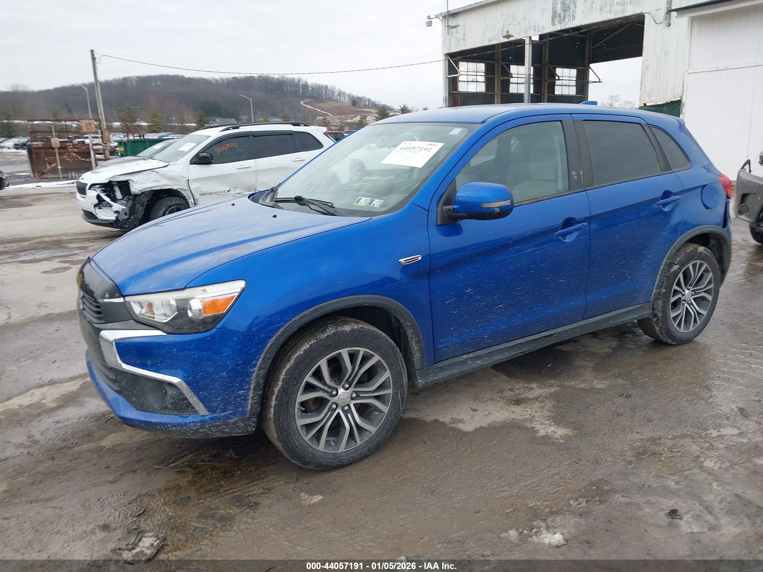 MITSUBISHI OUTLANDER image 2
