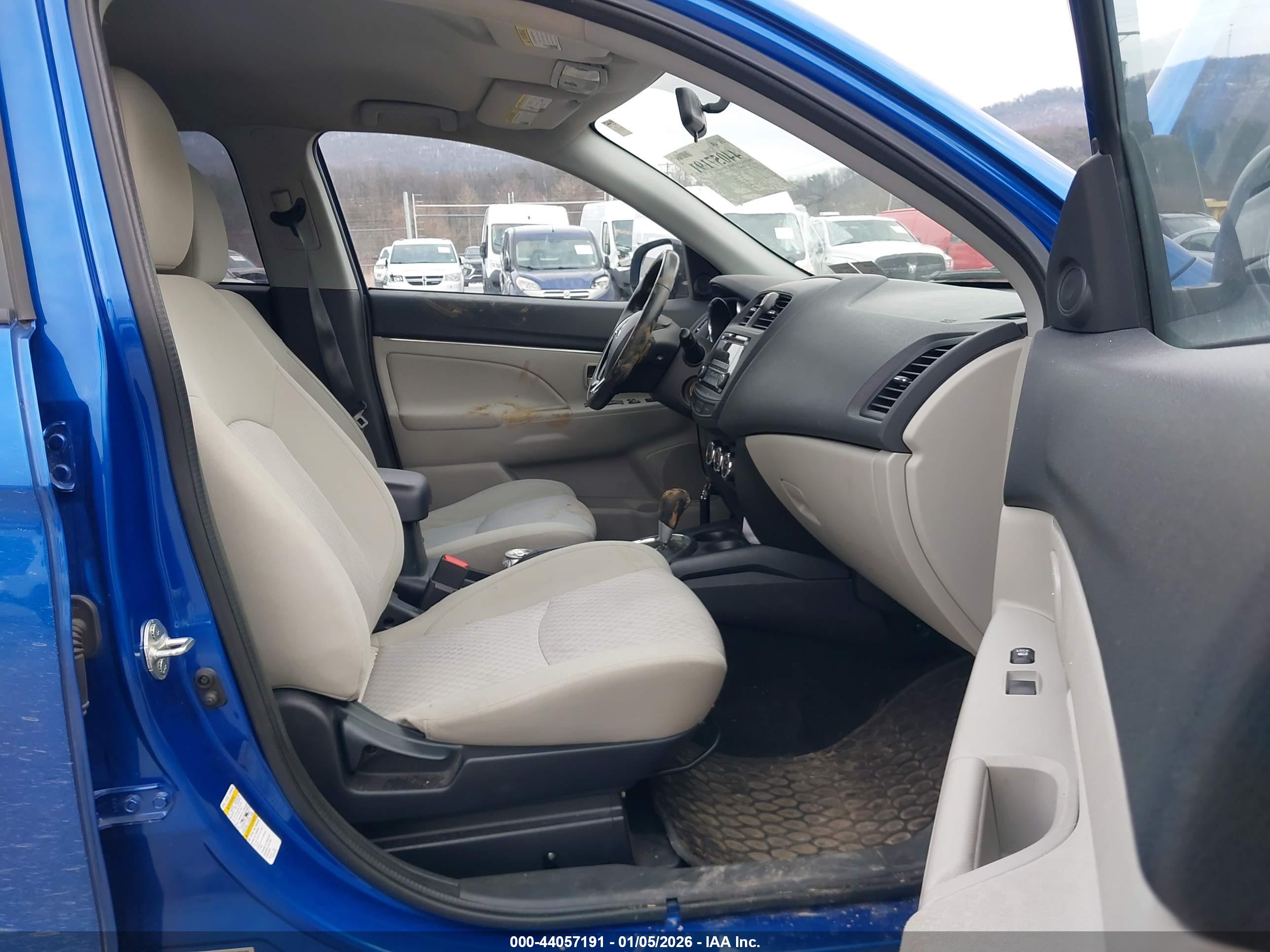 MITSUBISHI OUTLANDER image 5