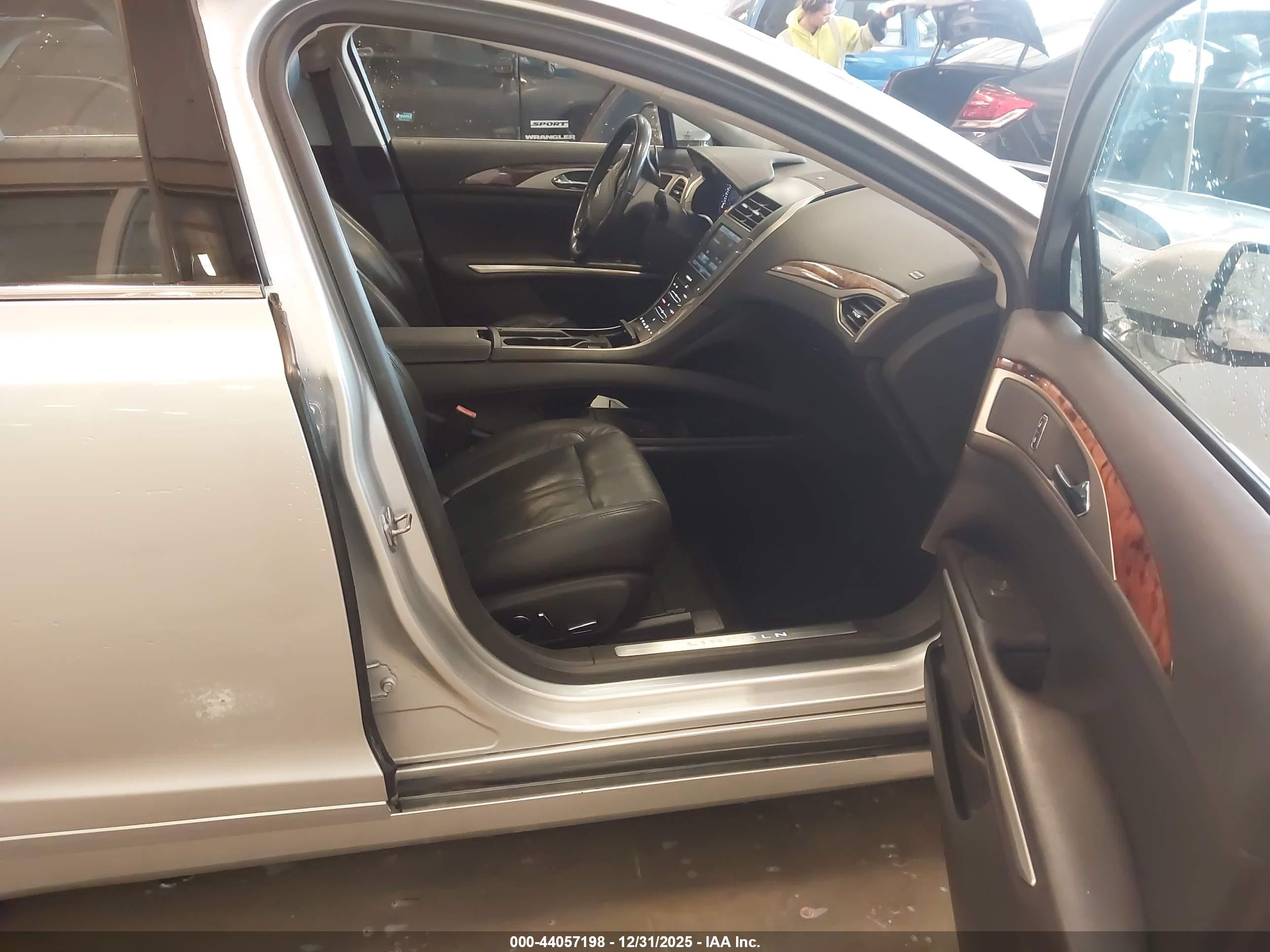LINCOLN MKZ image 5