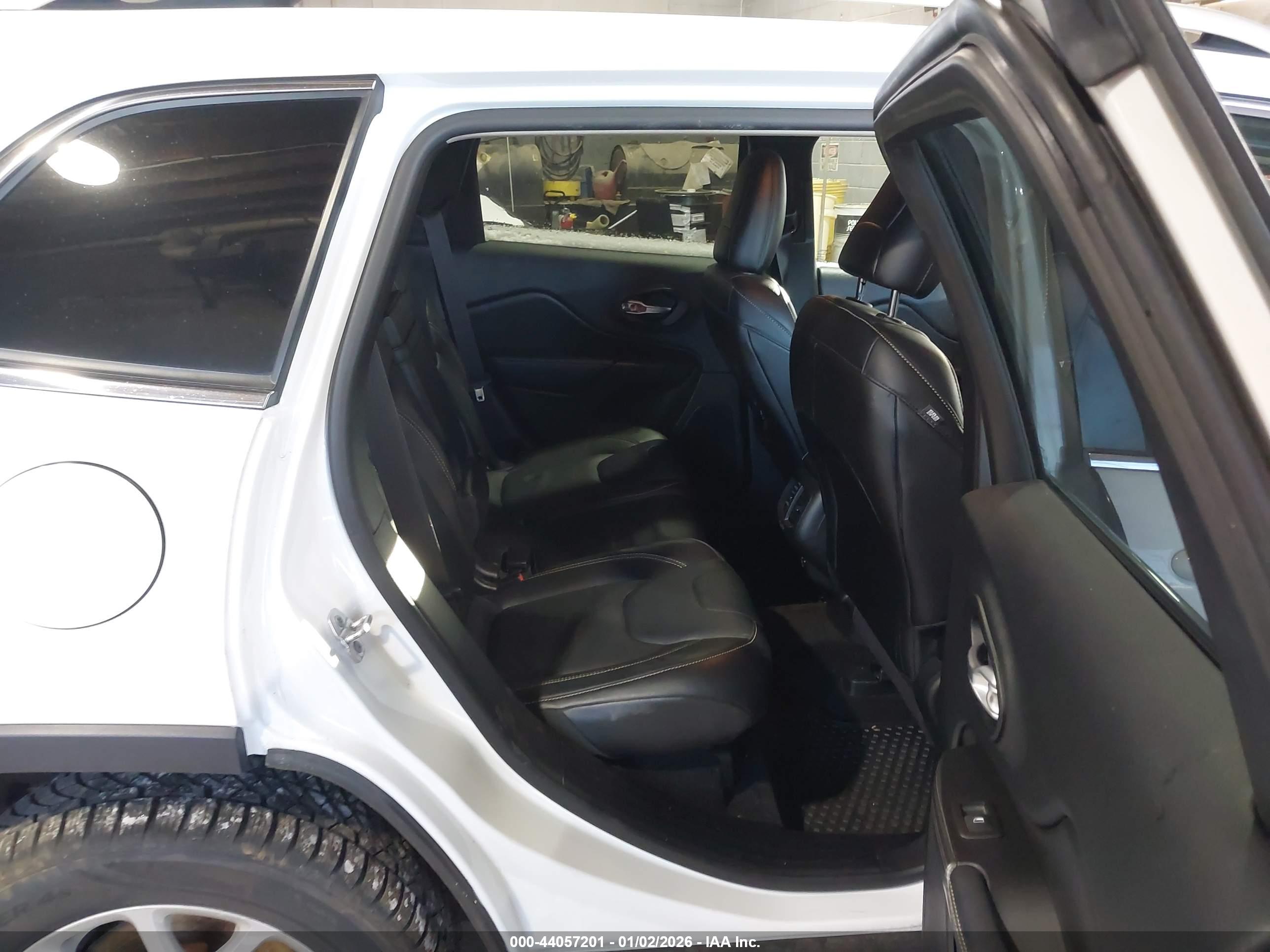 JEEP CHEROKEE image 8