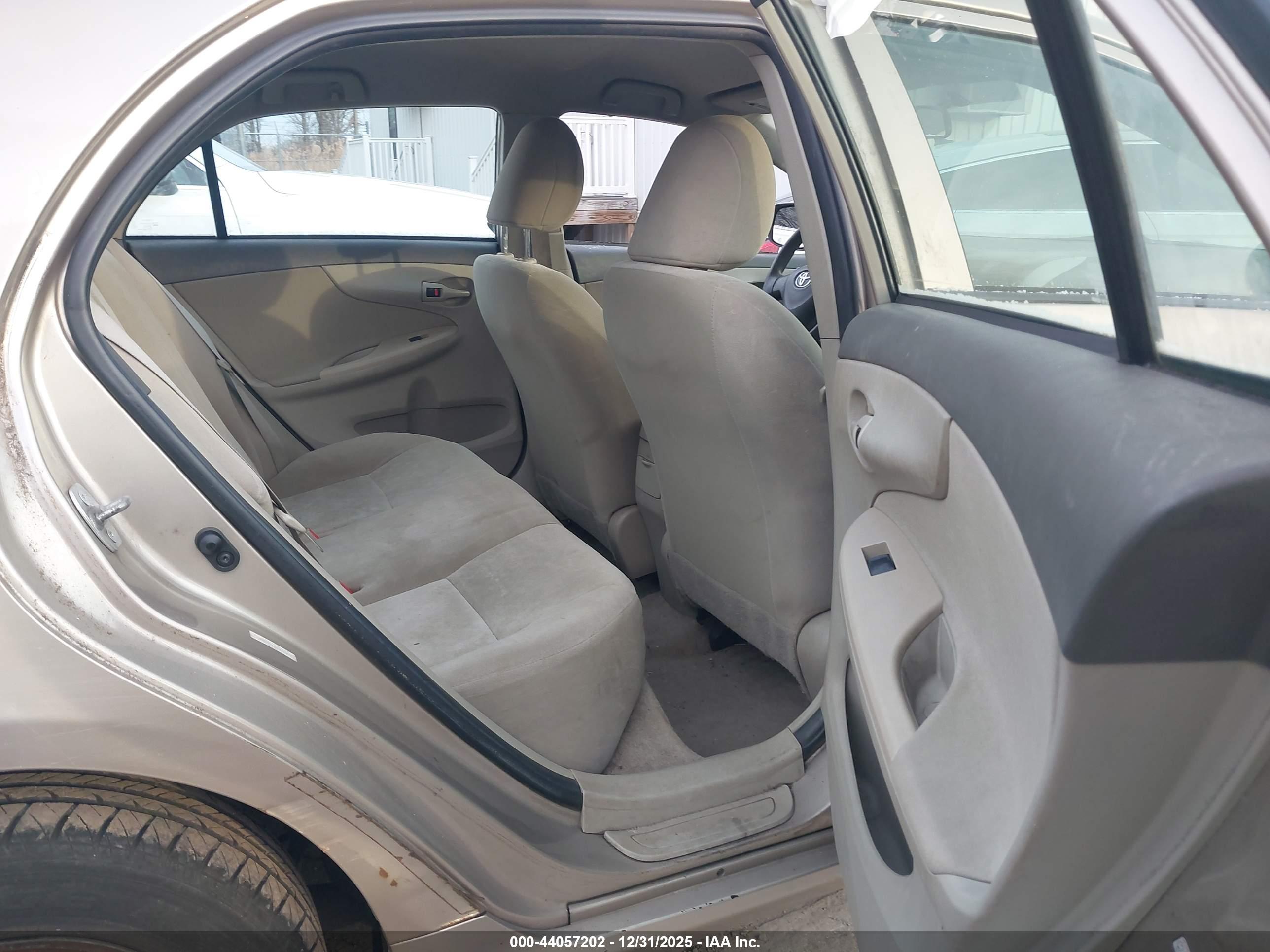 TOYOTA COROLLA image 8