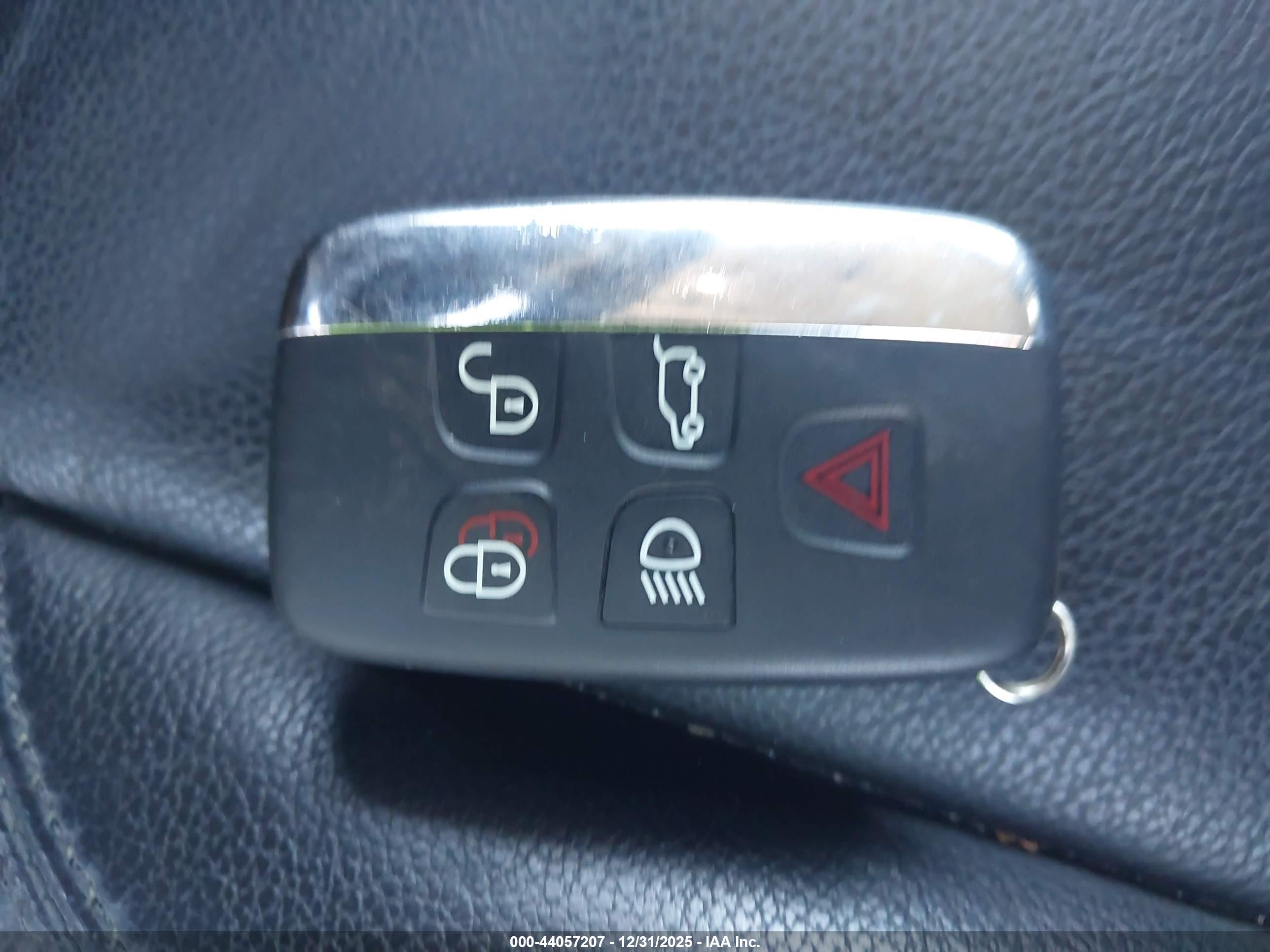 LAND ROVER image 11