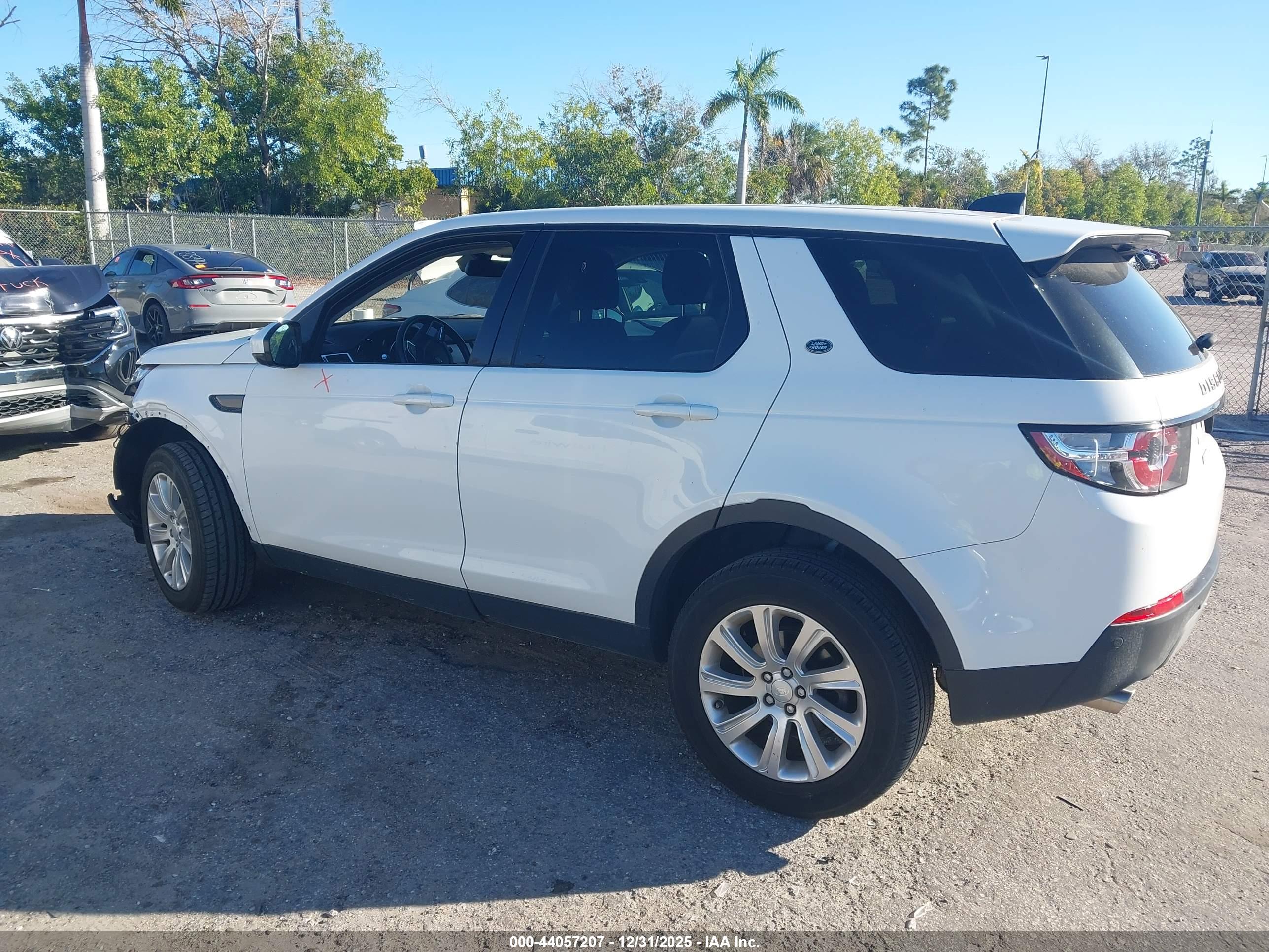 LAND ROVER image 3