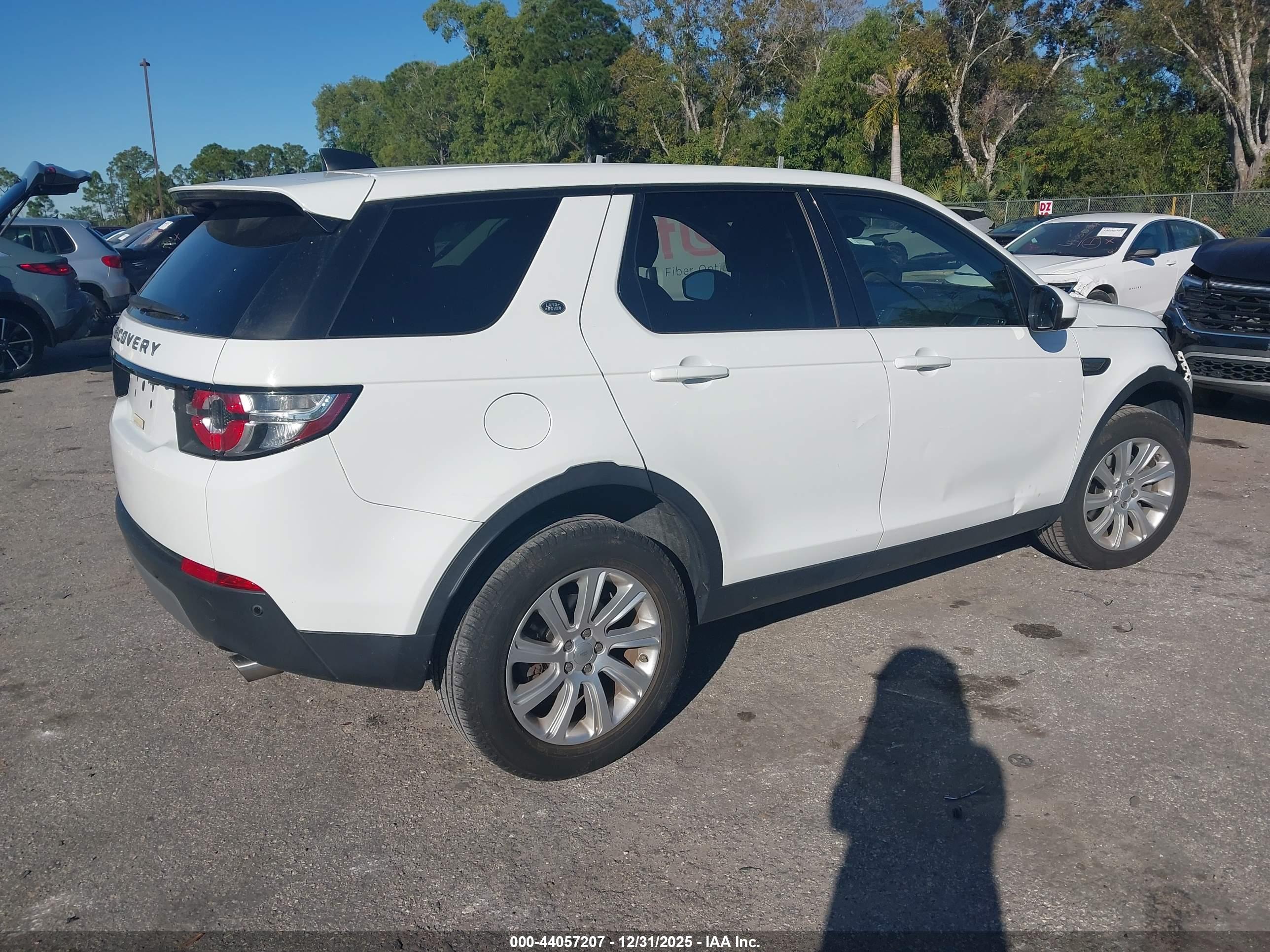 LAND ROVER image 4