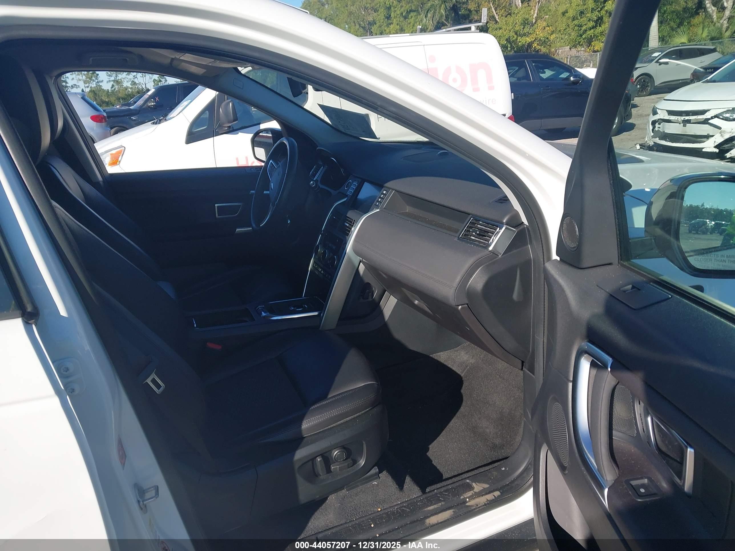 LAND ROVER image 5