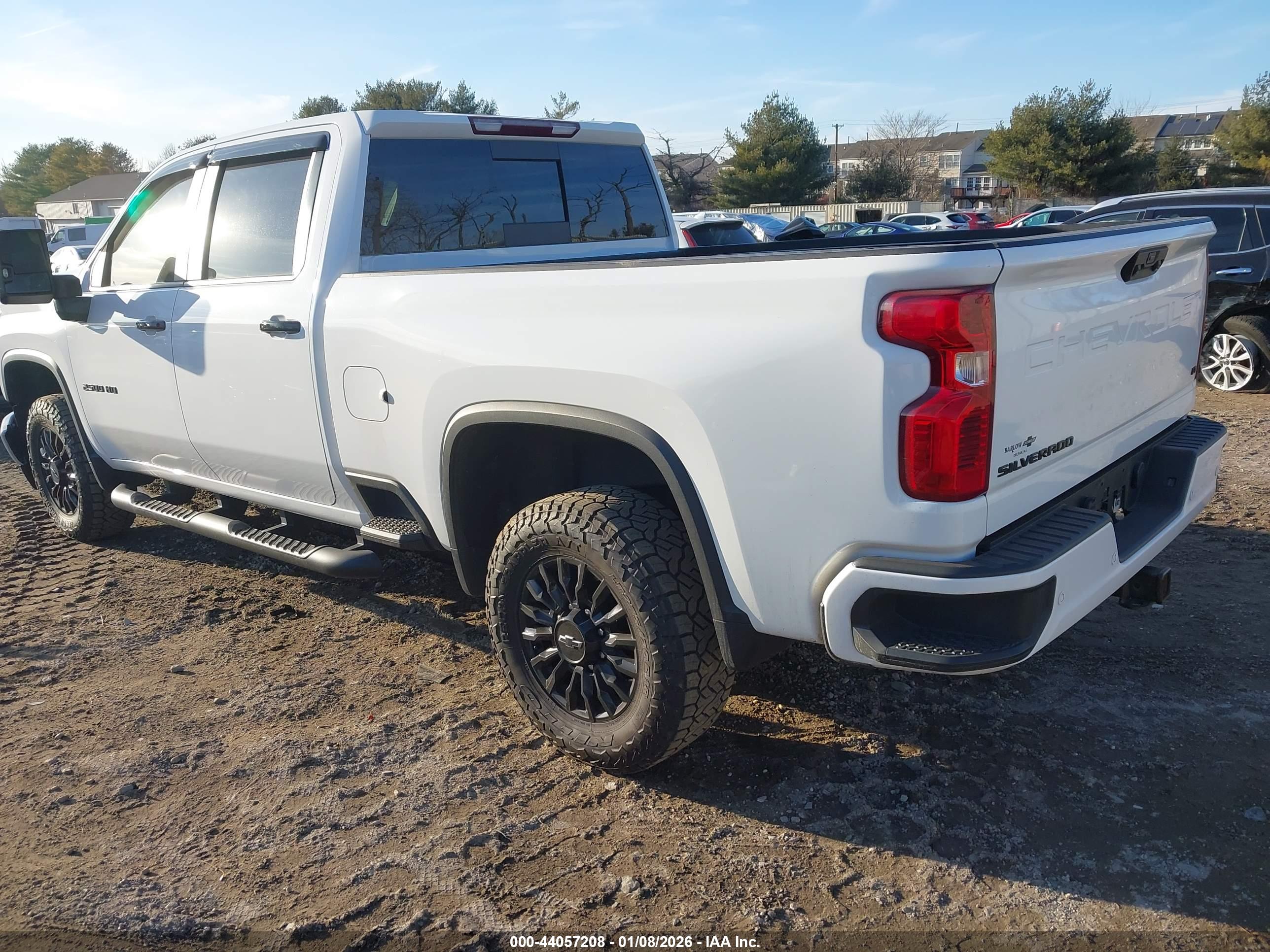 CHEVROLET SILVERADO image 3