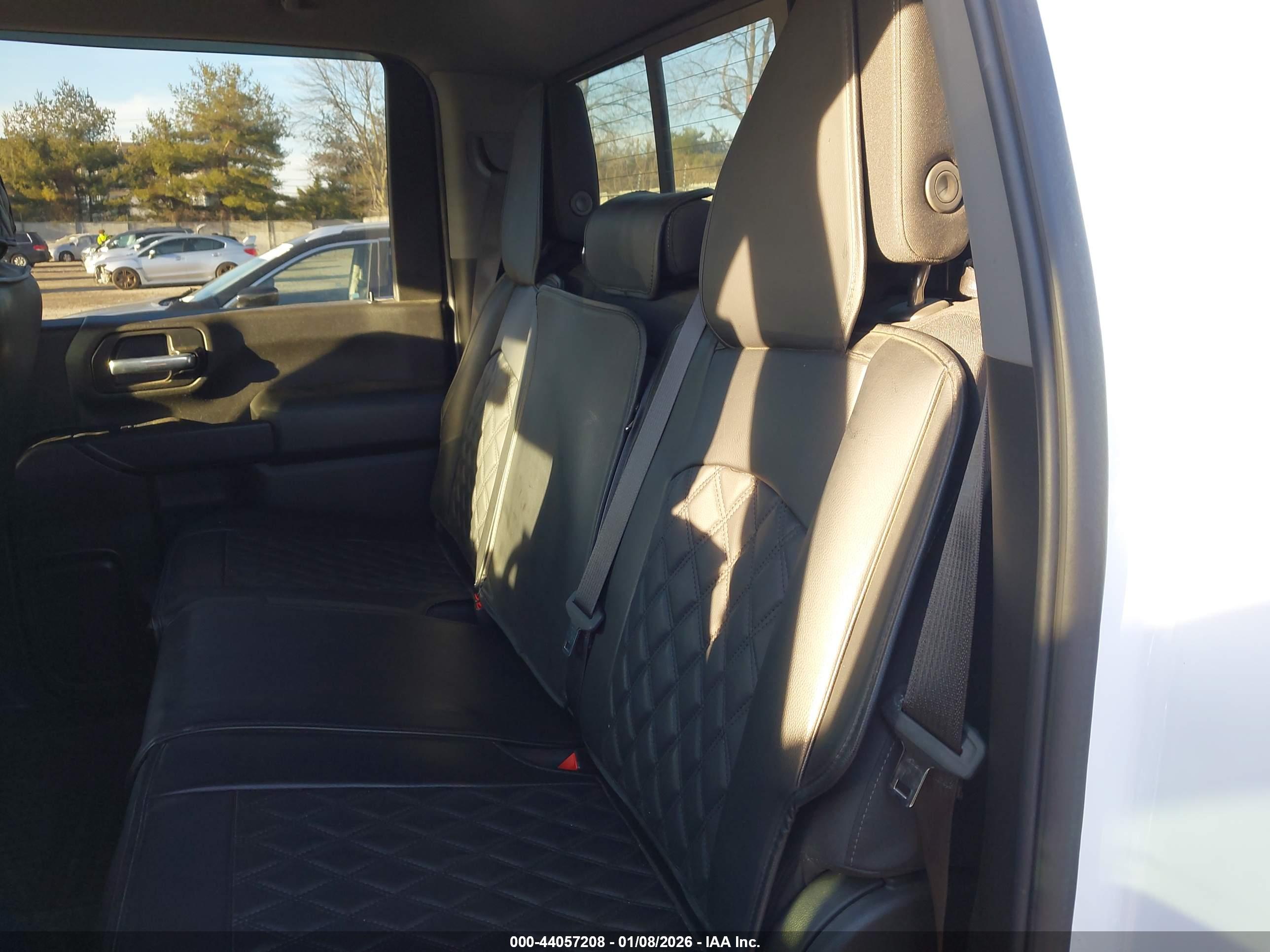 CHEVROLET SILVERADO image 7
