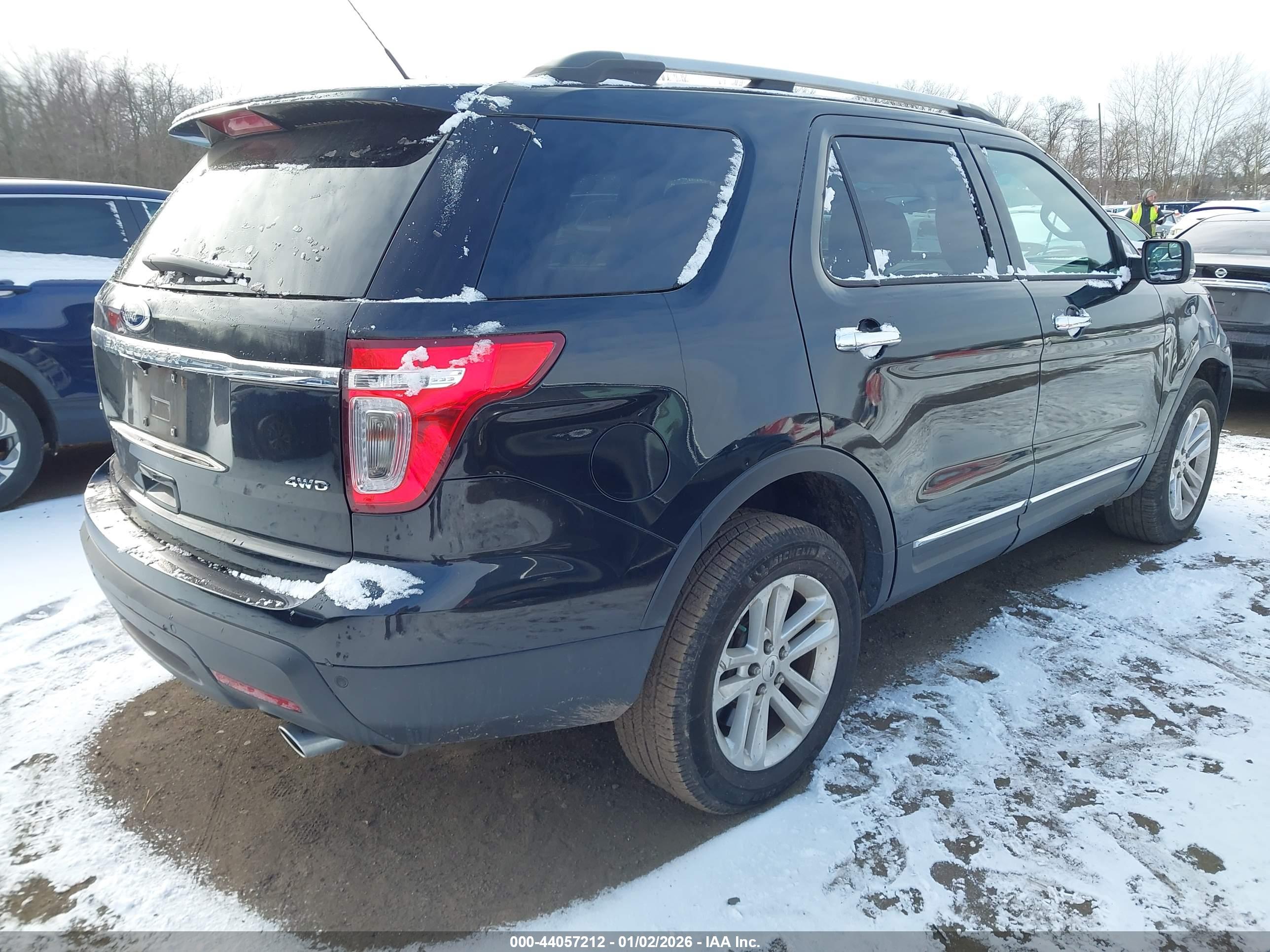 FORD EXPLORER image 4