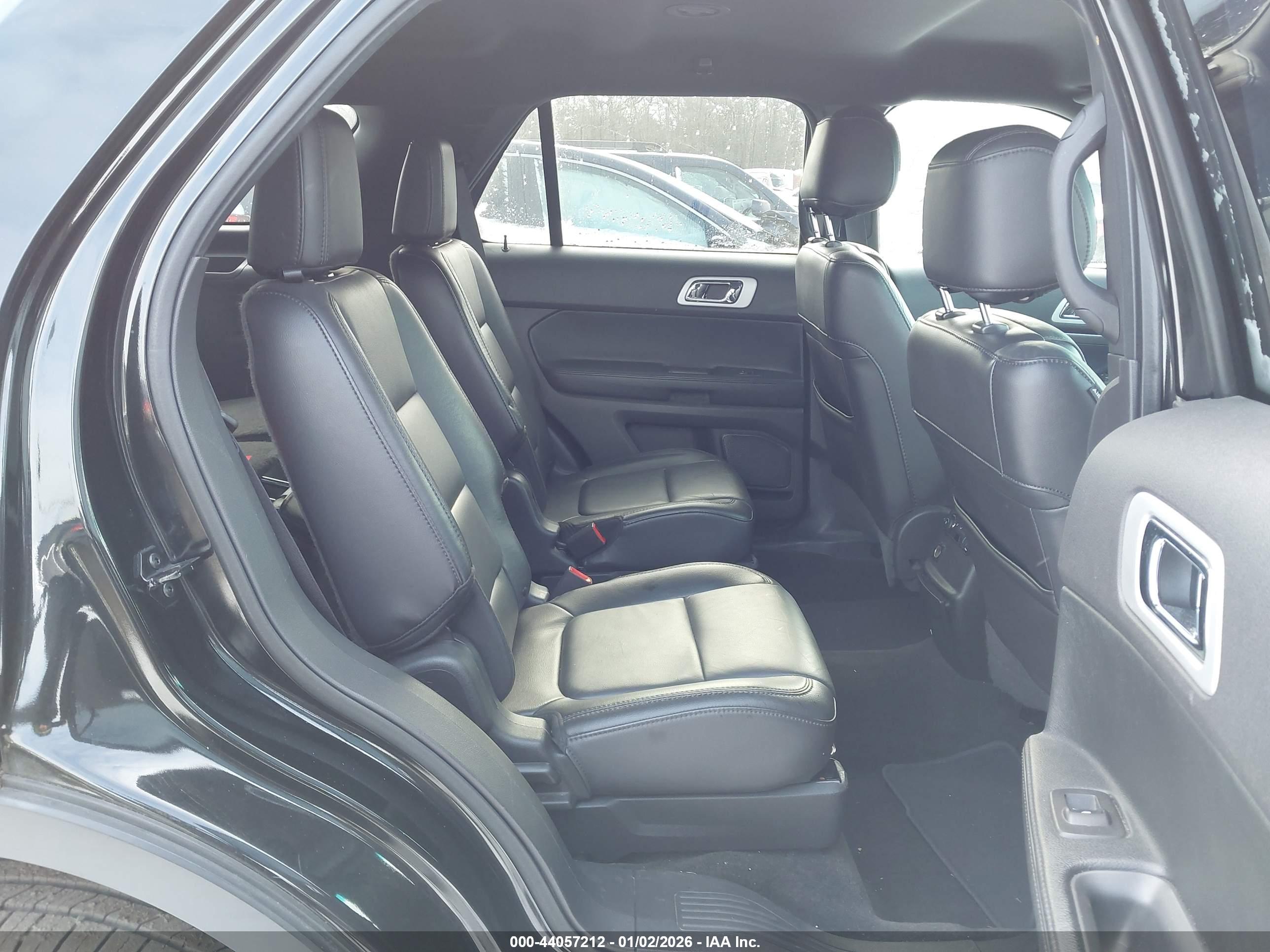 FORD EXPLORER image 8