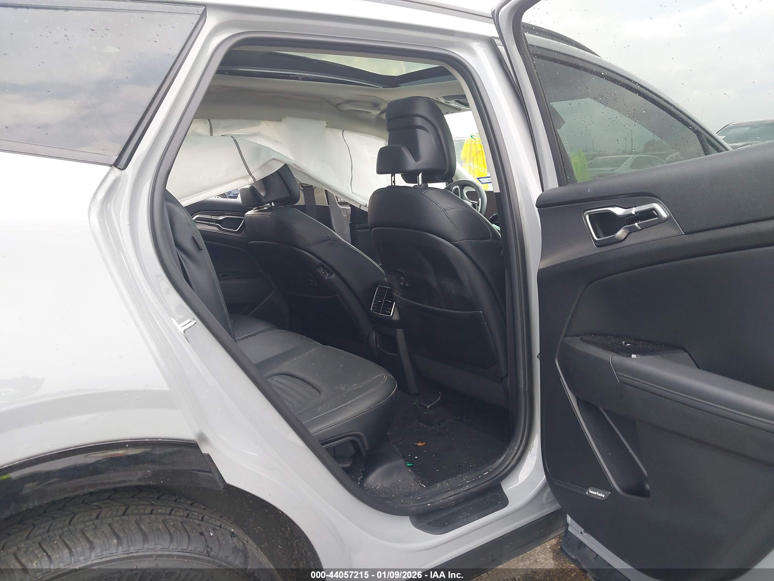 KIA SPORTAGE image 8