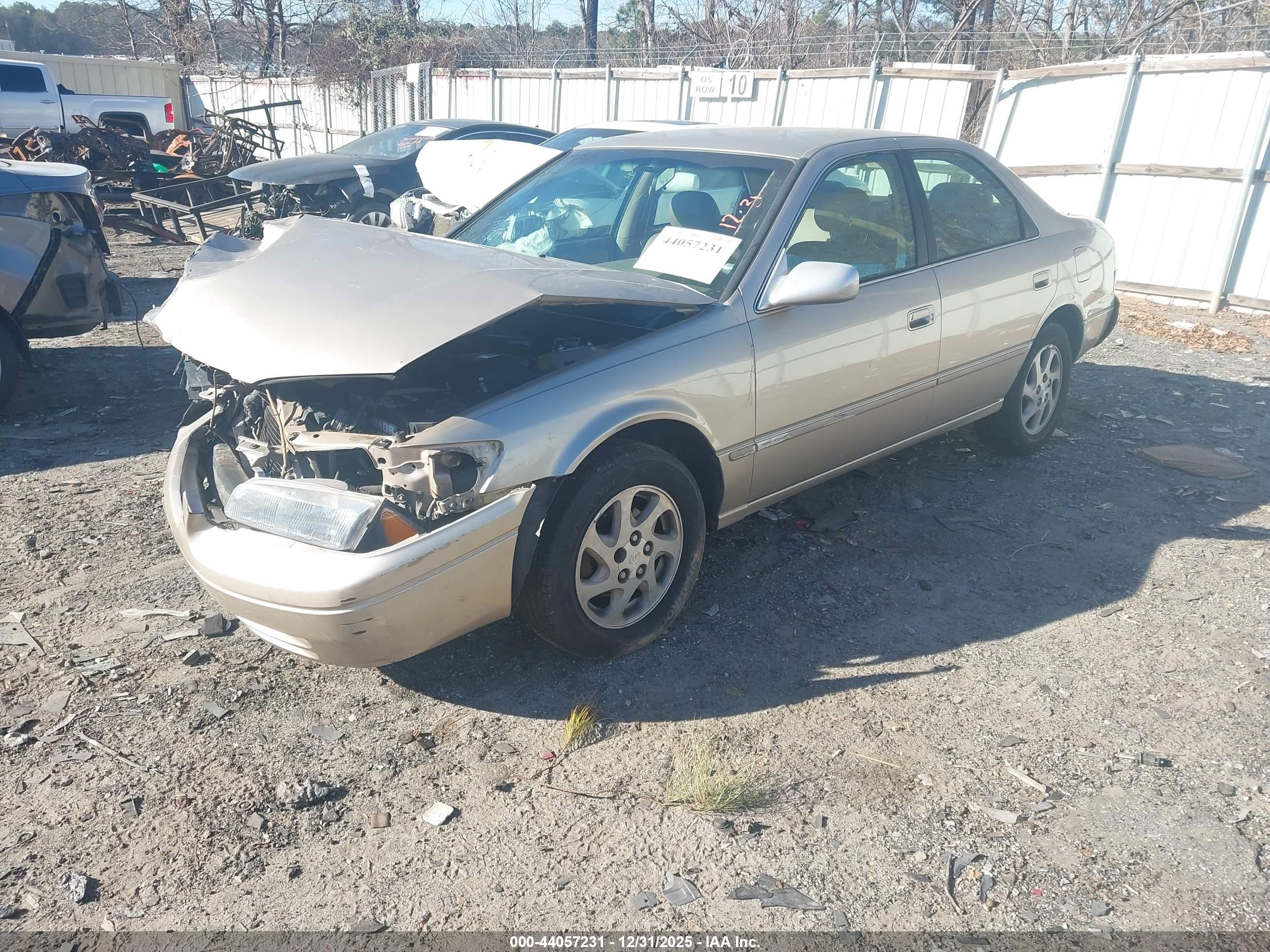 TOYOTA CAMRY image 2