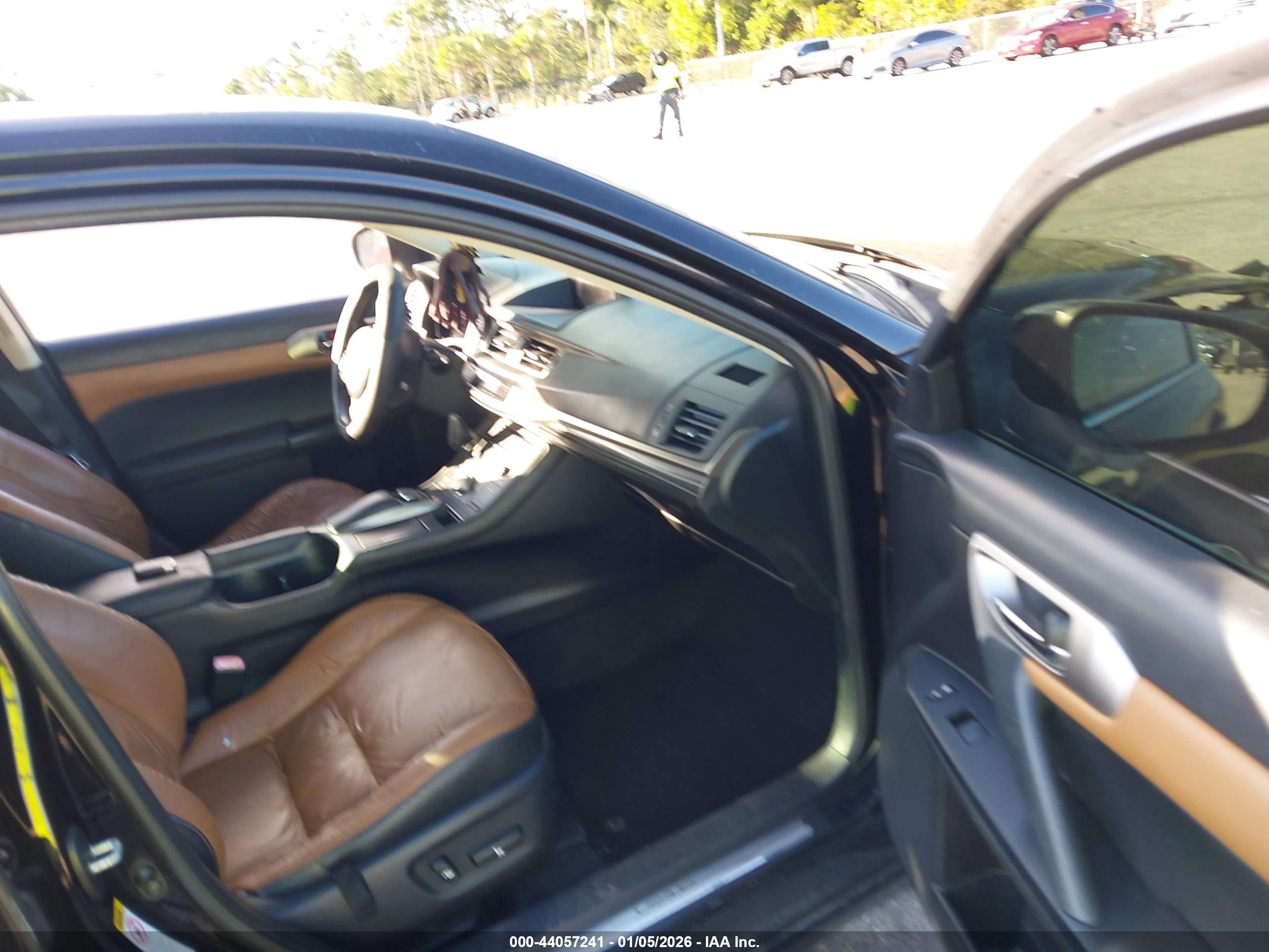 LEXUS CT image 5
