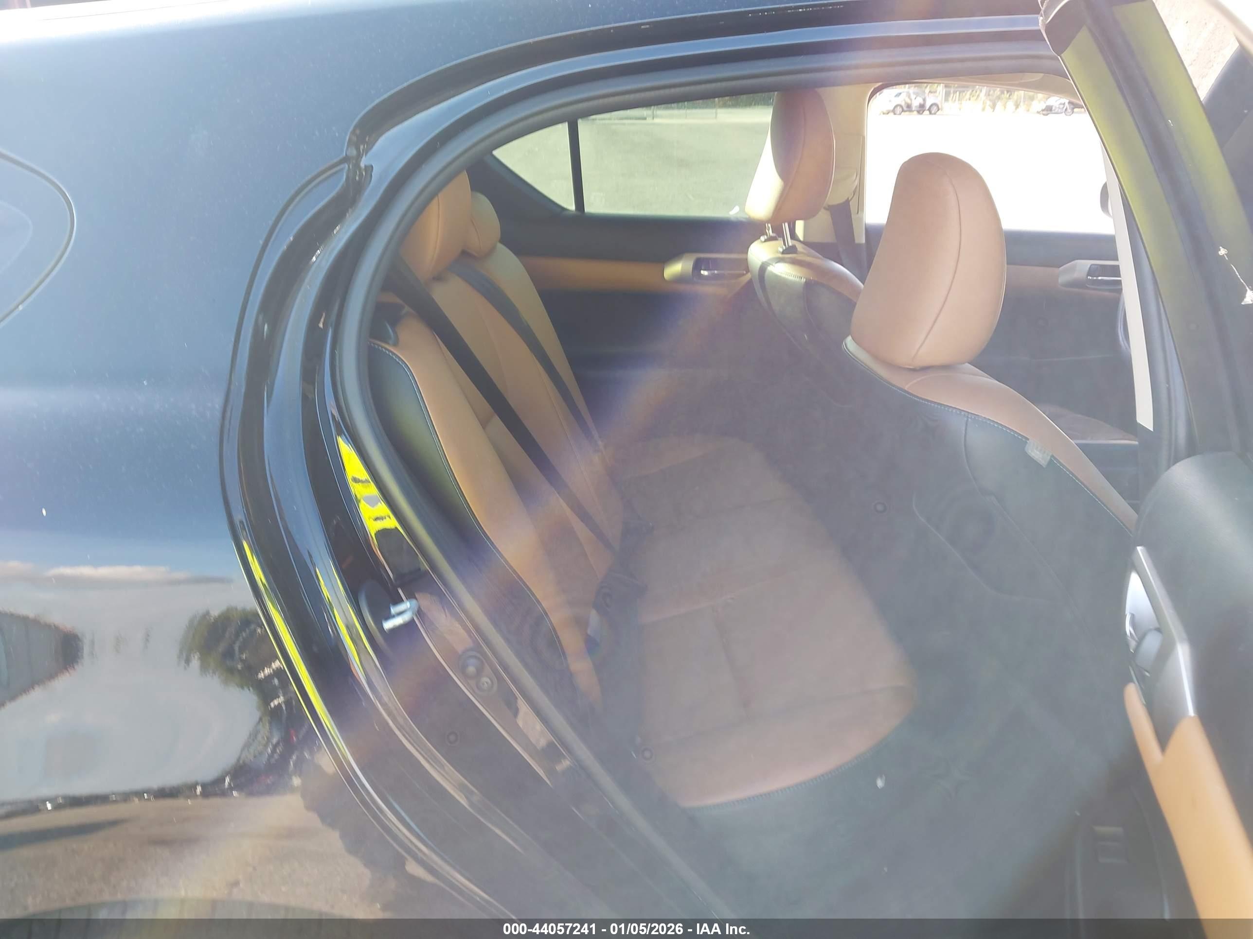 LEXUS CT image 8