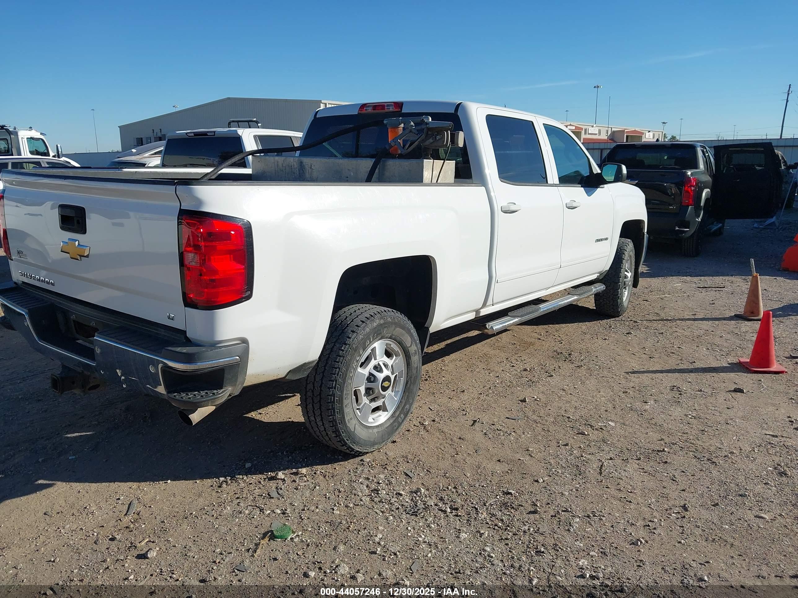 CHEVROLET SILVERADO image 4