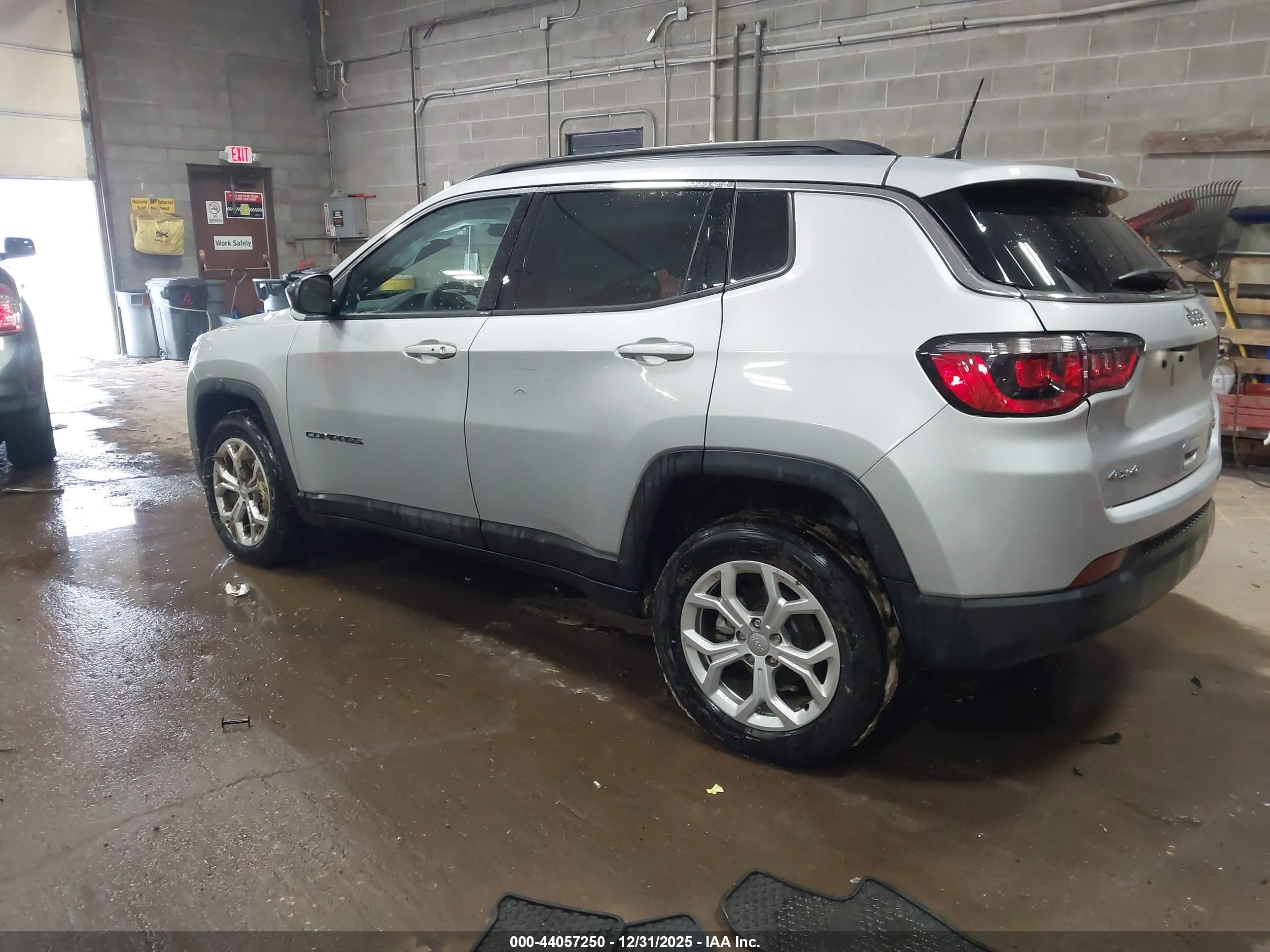 JEEP COMPASS image 3