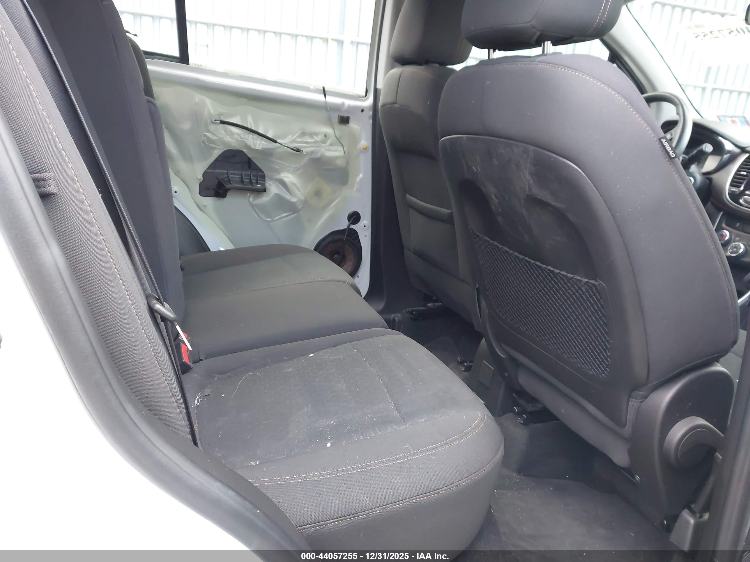 CHEVROLET TRAX image 8
