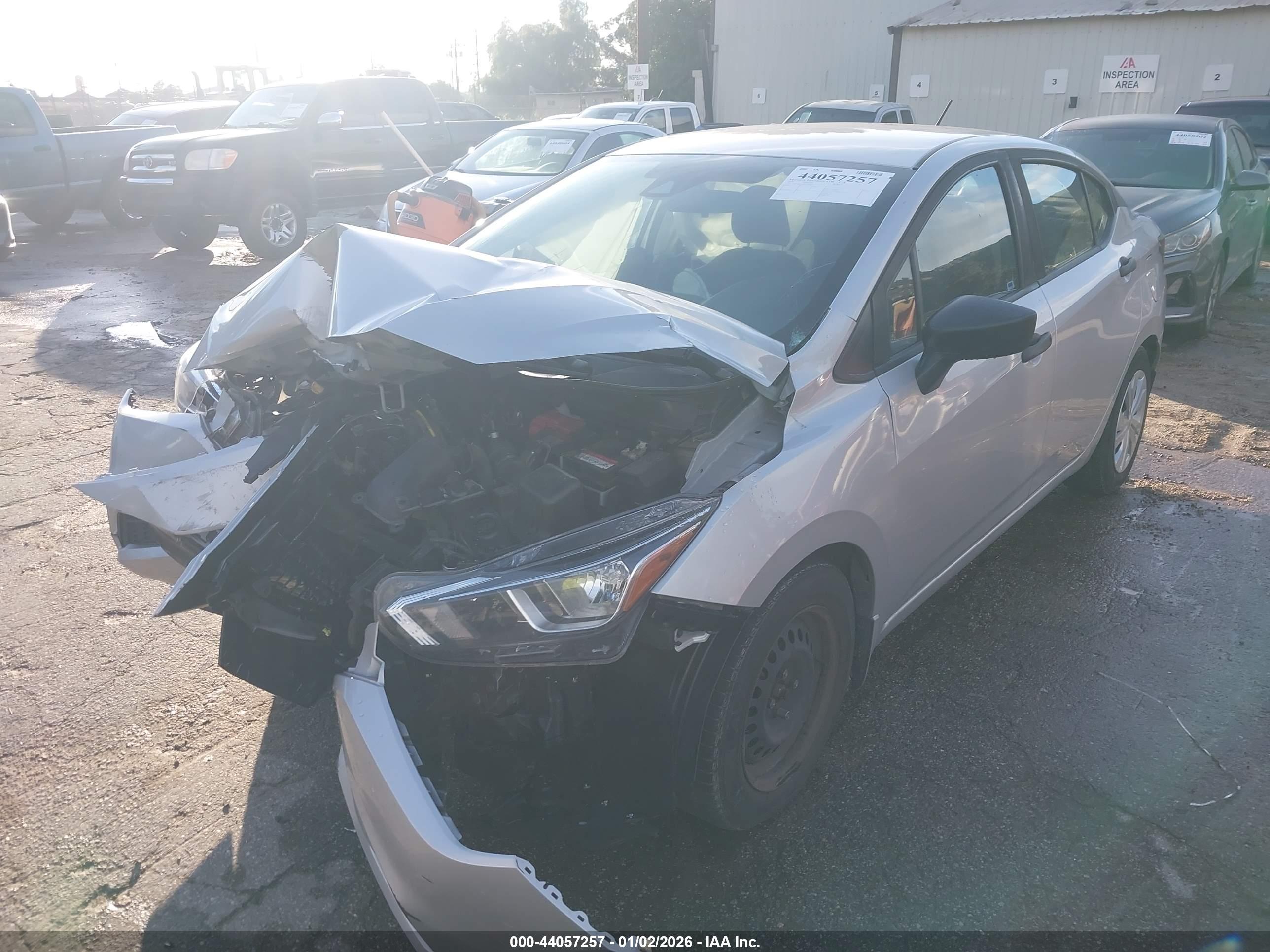 NISSAN VERSA image 2