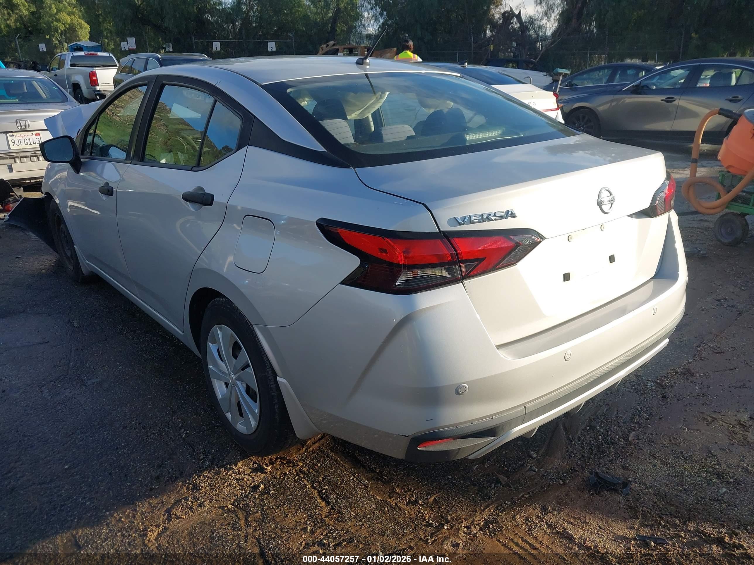 NISSAN VERSA image 3