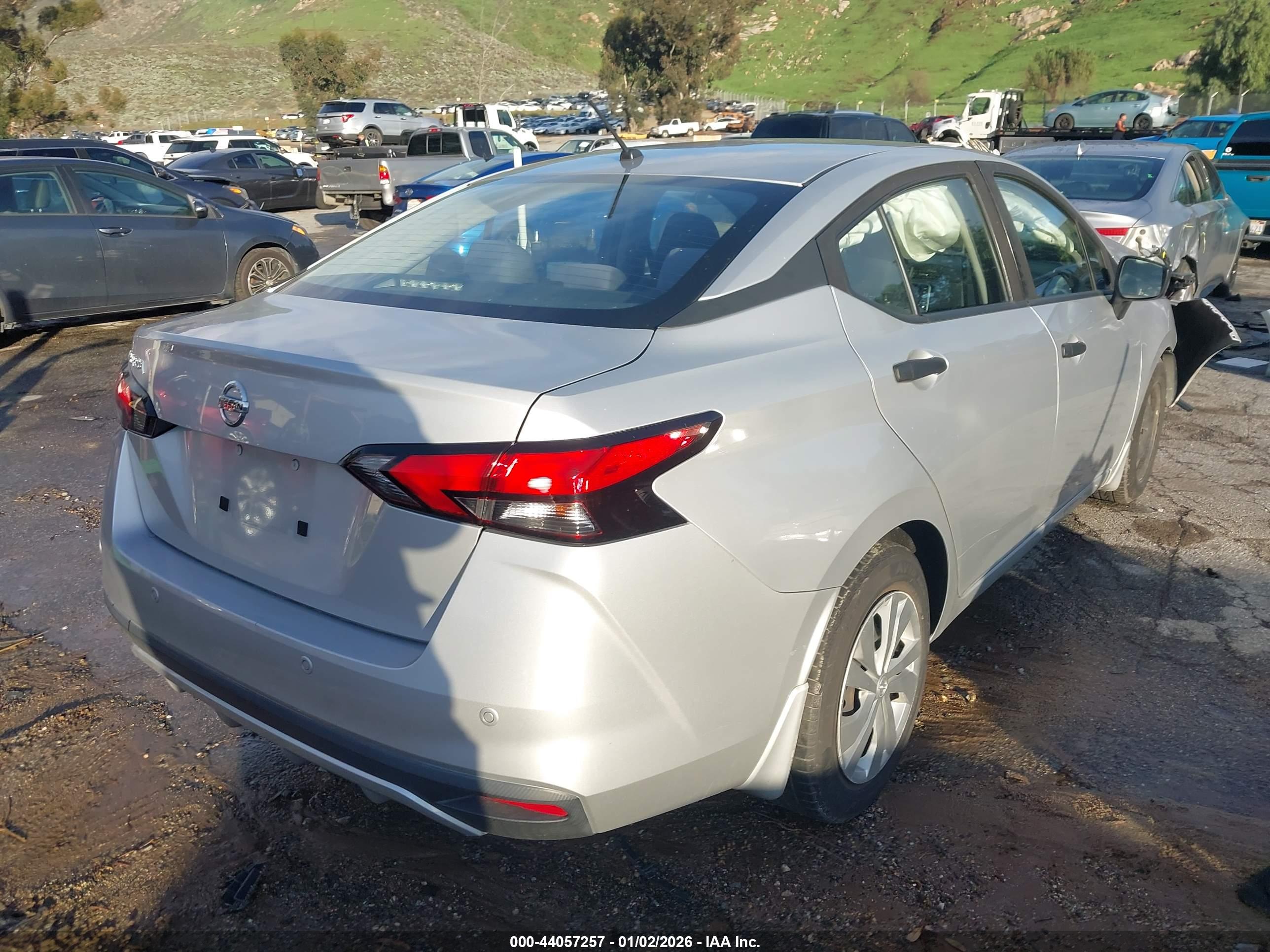 NISSAN VERSA image 4