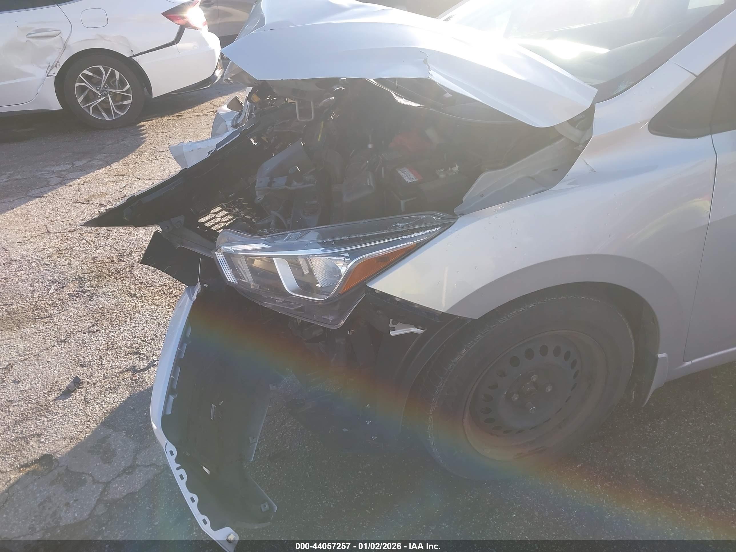 NISSAN VERSA image 6