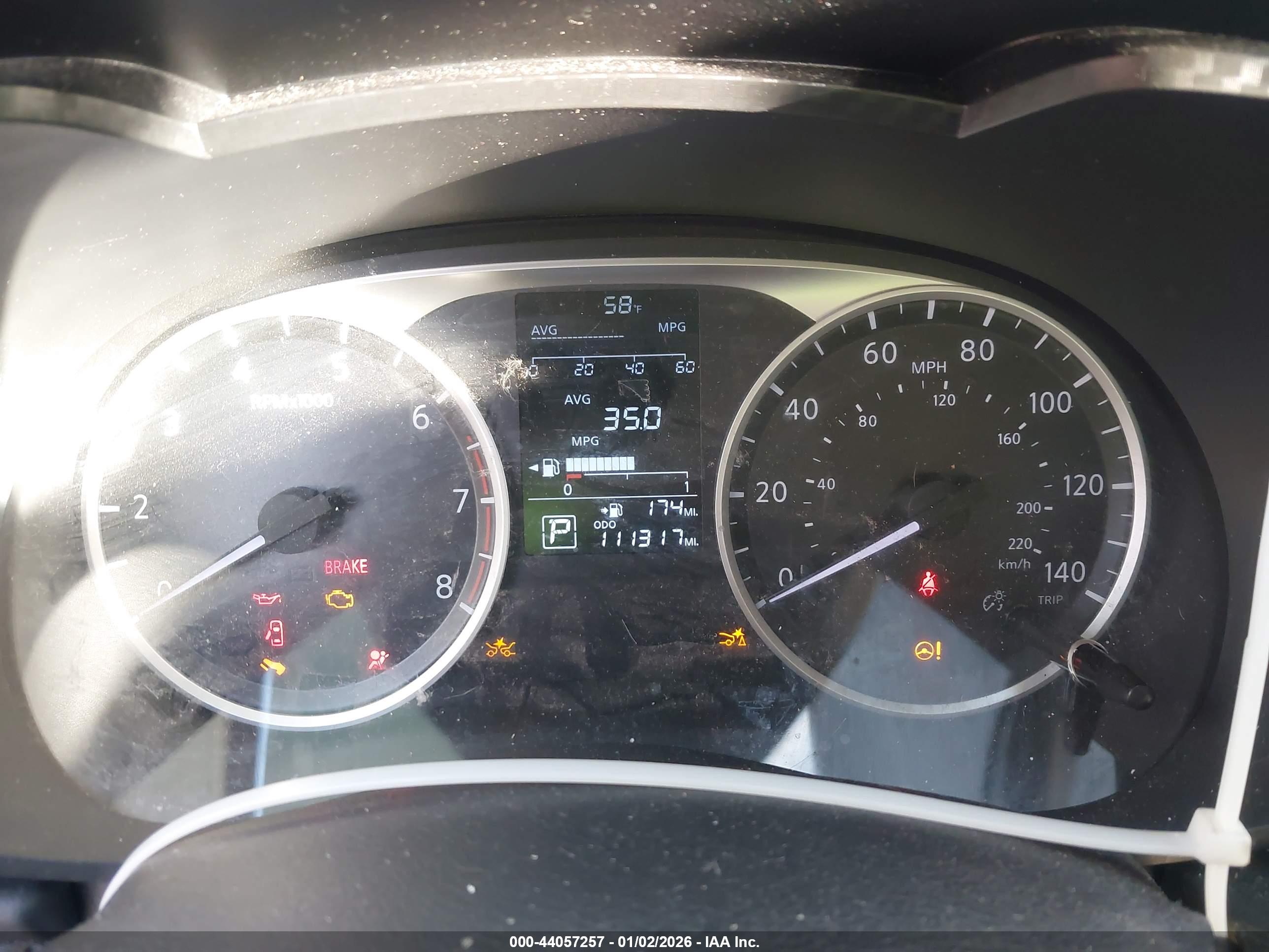 NISSAN VERSA image 7