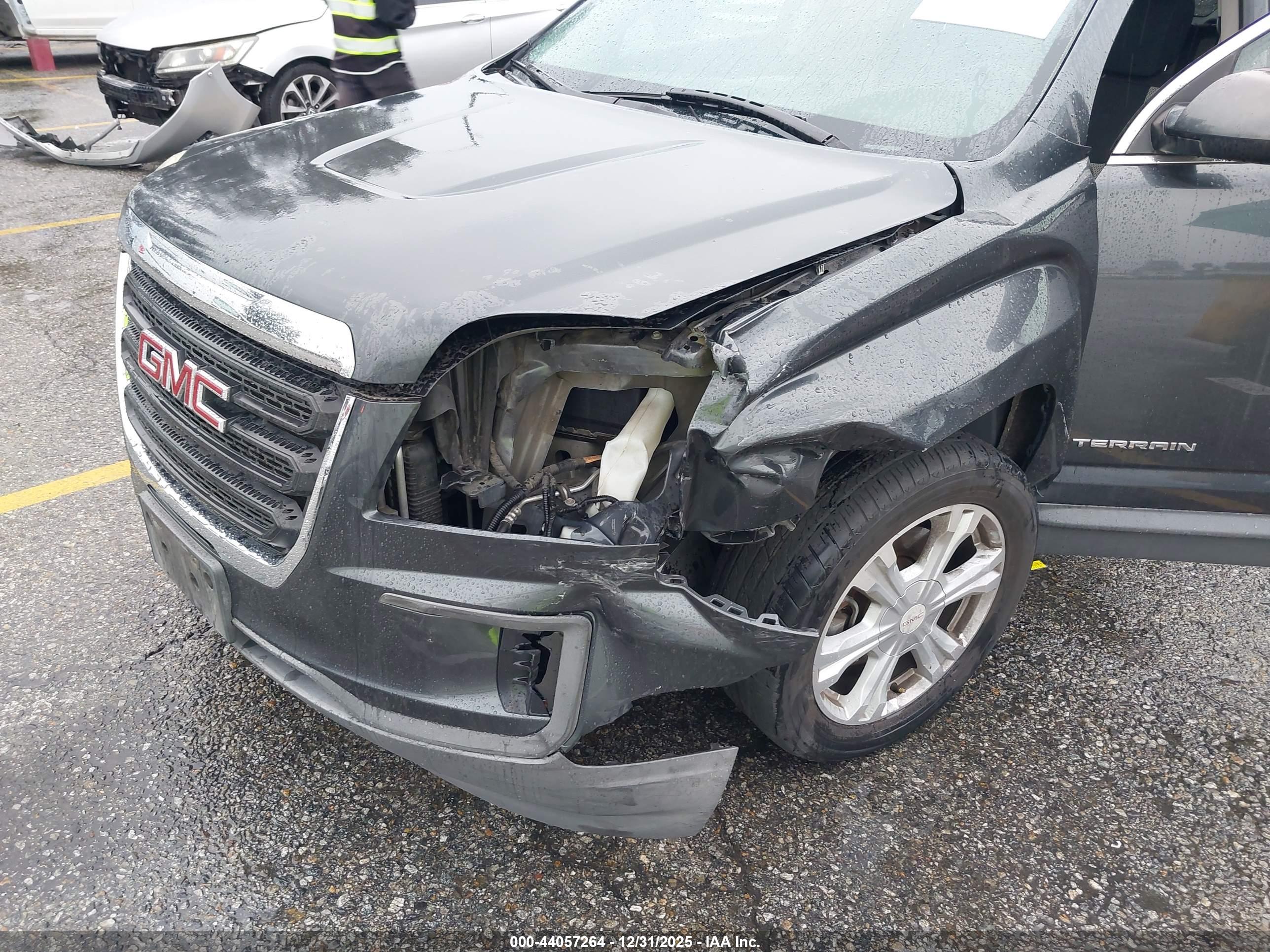 GMC TERRAIN image 6