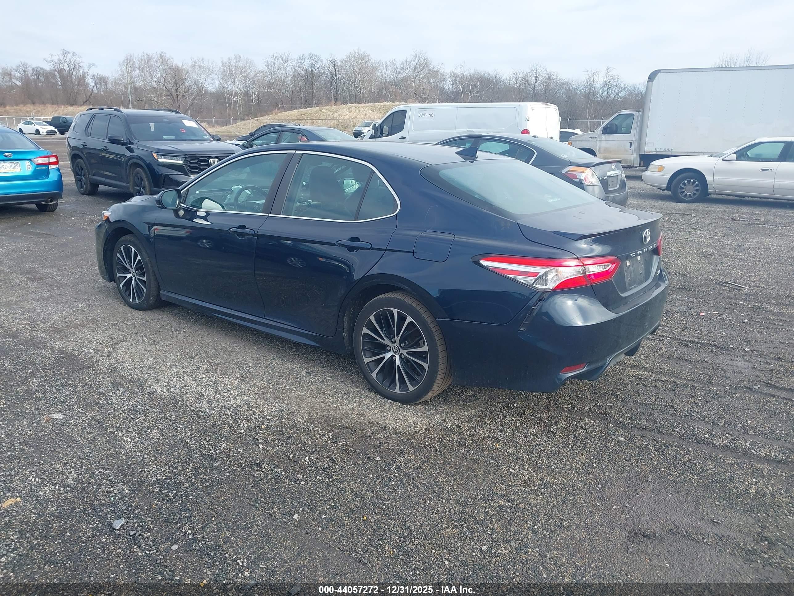 TOYOTA CAMRY image 3