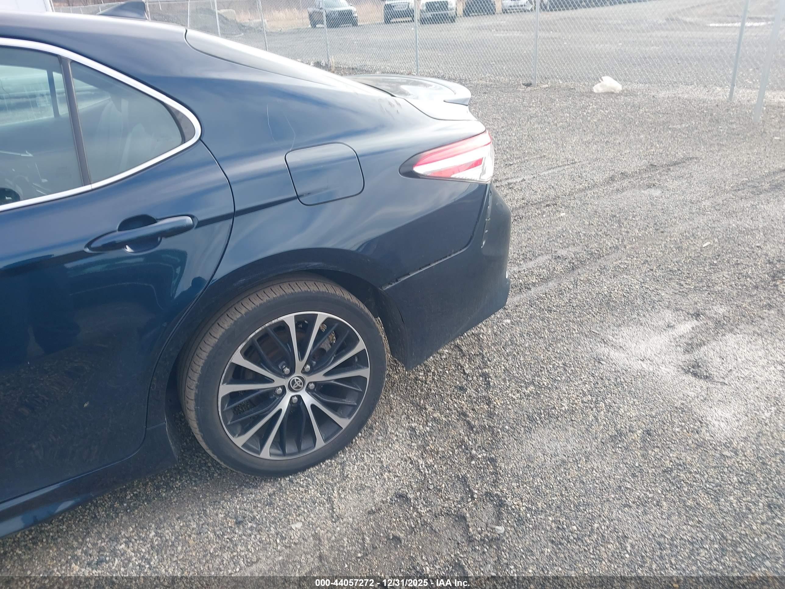 TOYOTA CAMRY image 6