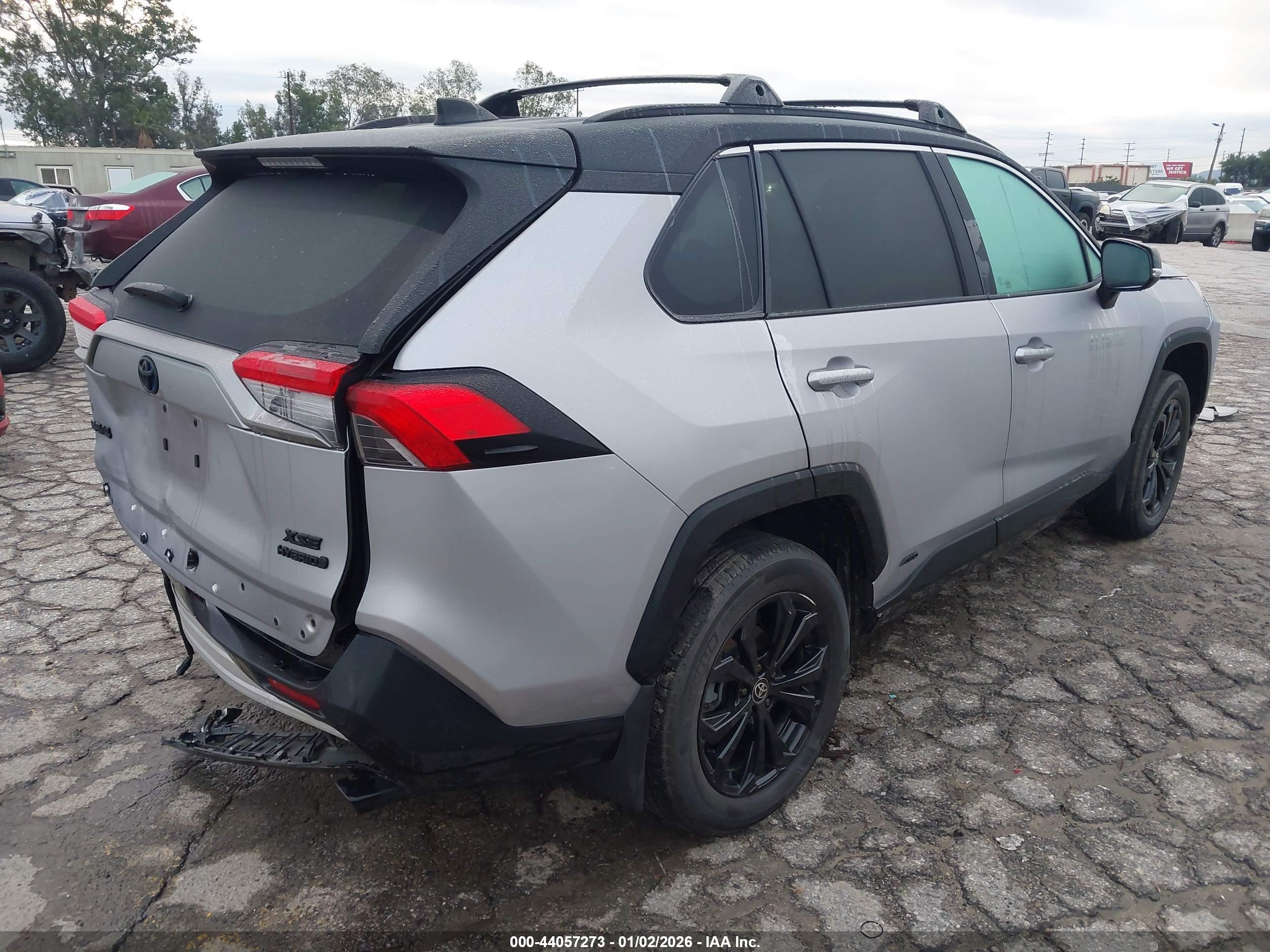 TOYOTA RAV4 image 4