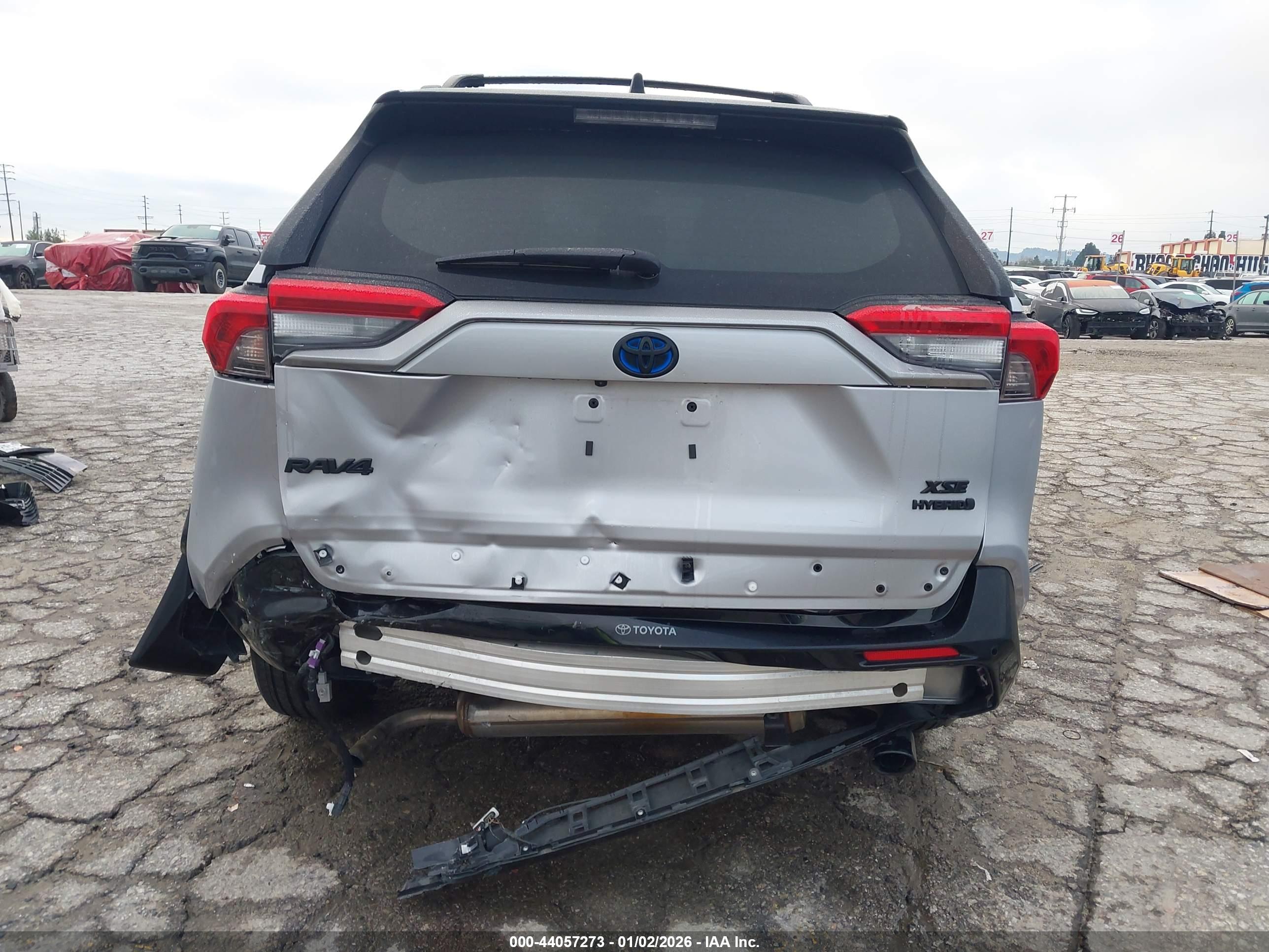 TOYOTA RAV4 image 6
