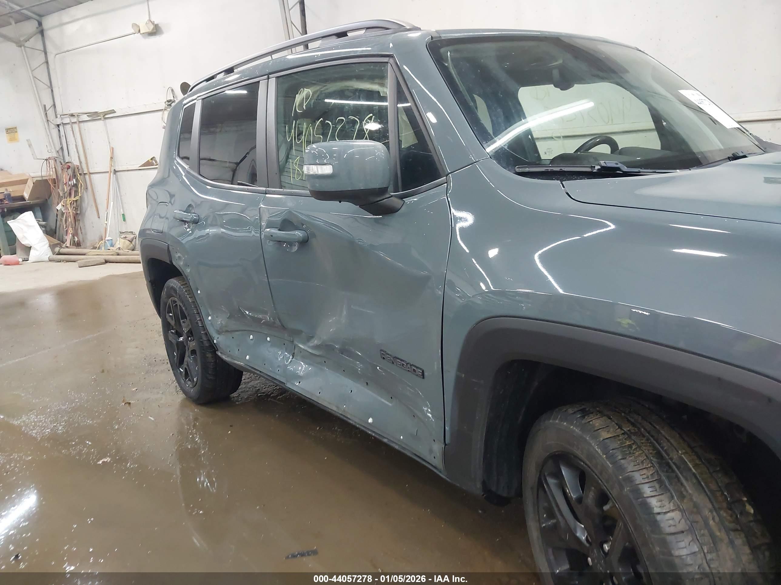 JEEP RENEGADE image 6