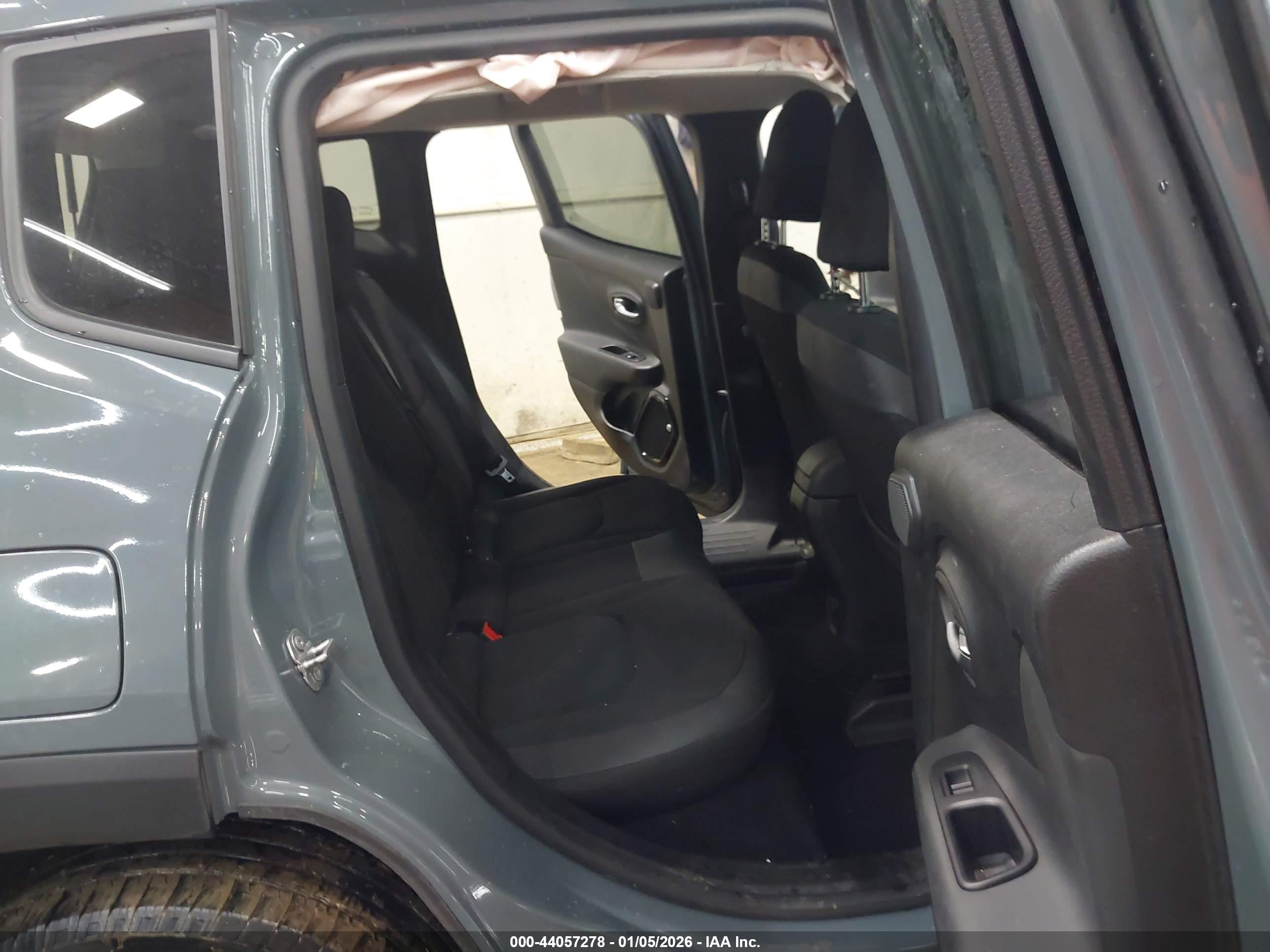 JEEP RENEGADE image 8