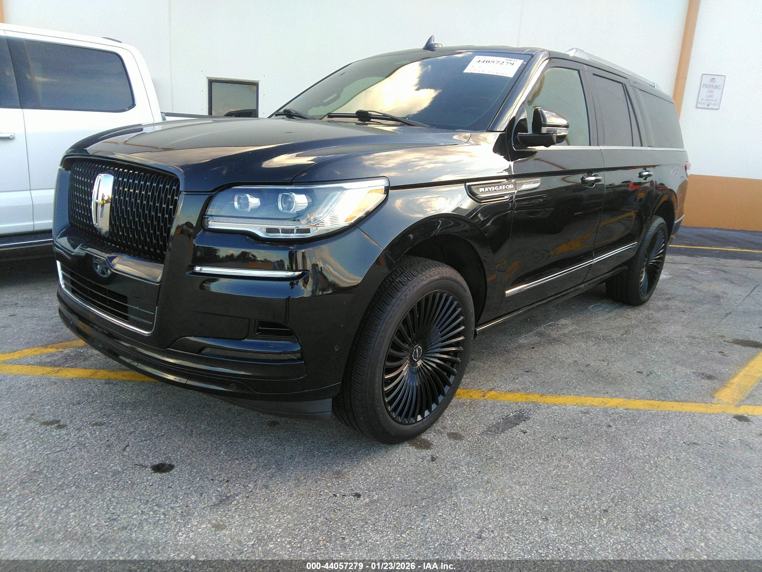 LINCOLN NAVIGATOR image 2